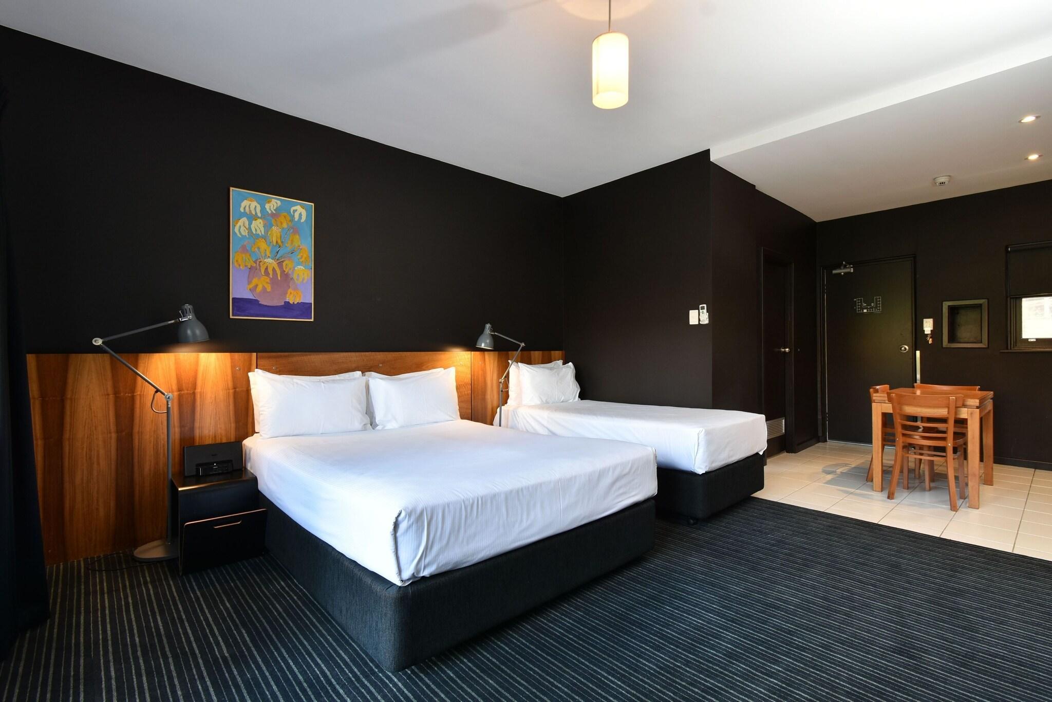 Riverview Hotel by null