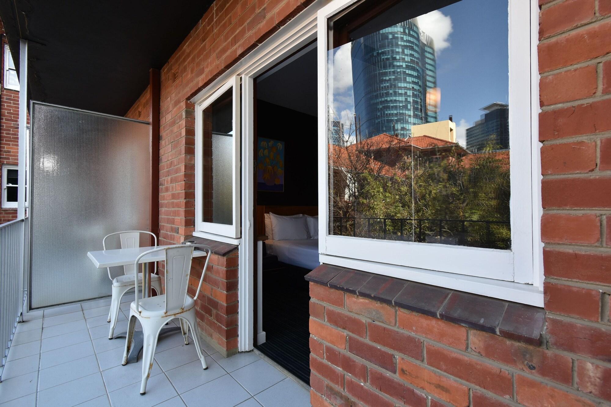 Riverview Hotel by null