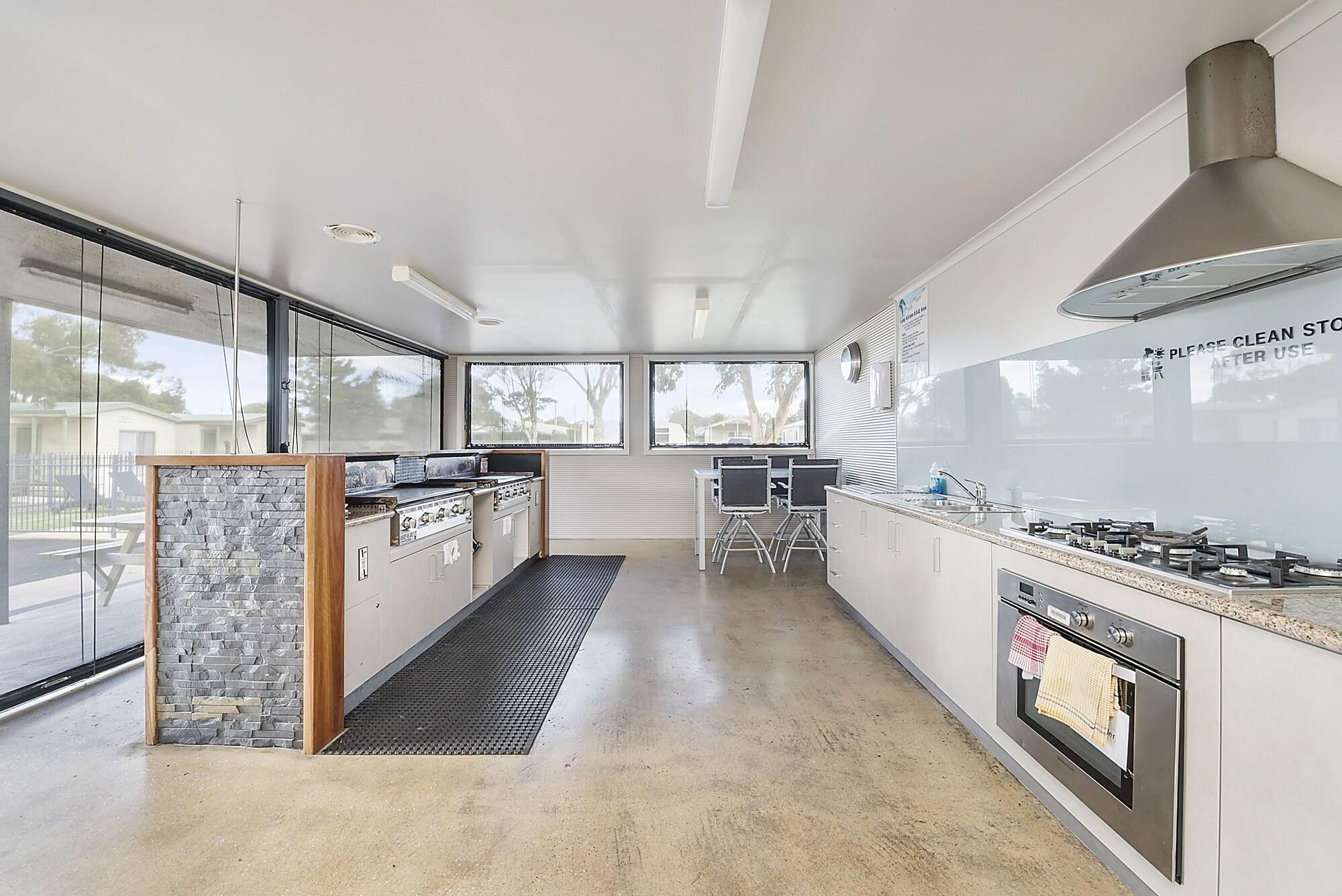 Apollo Bay Holiday Park by null