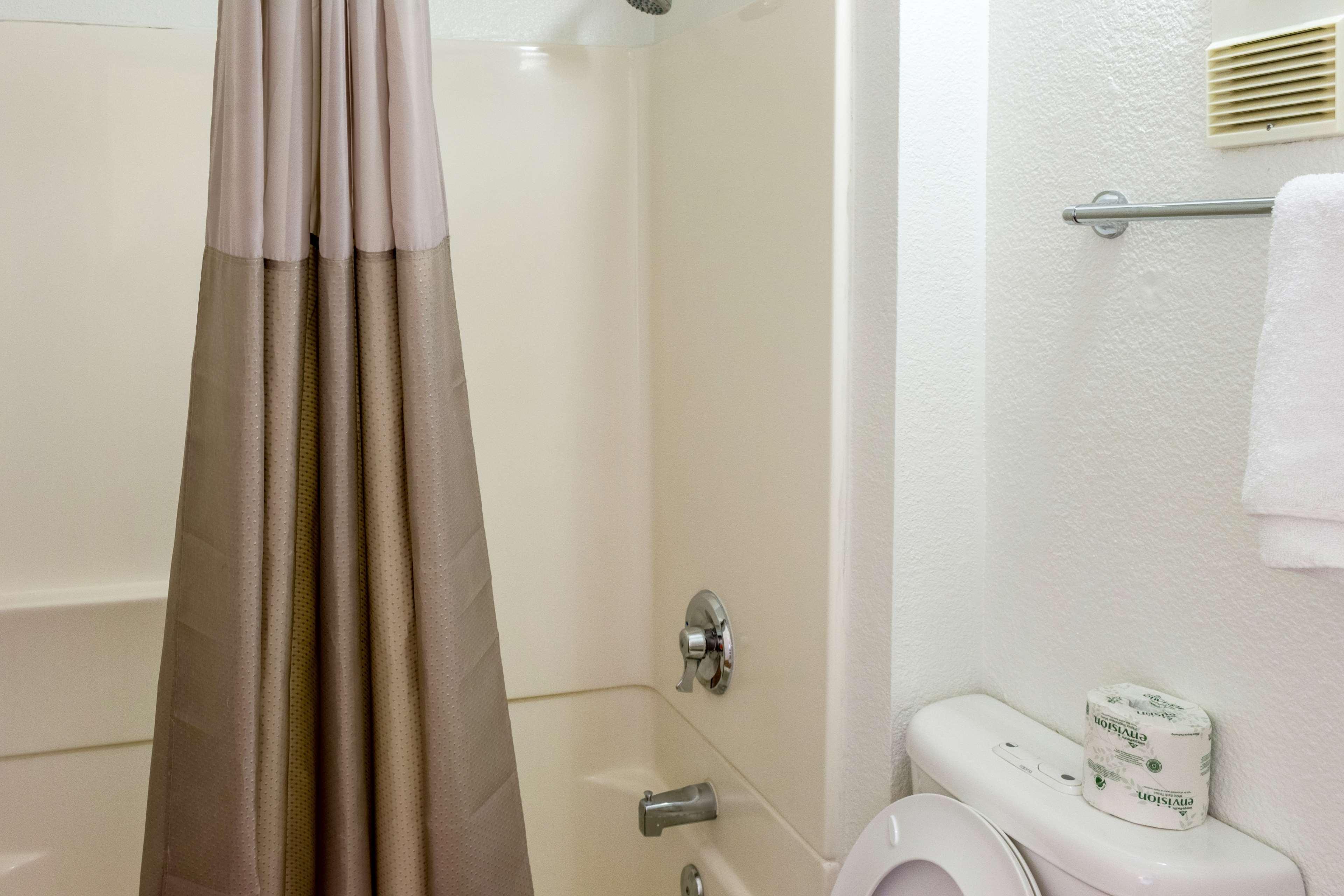 Motel 6 Bakersfield Convention Center