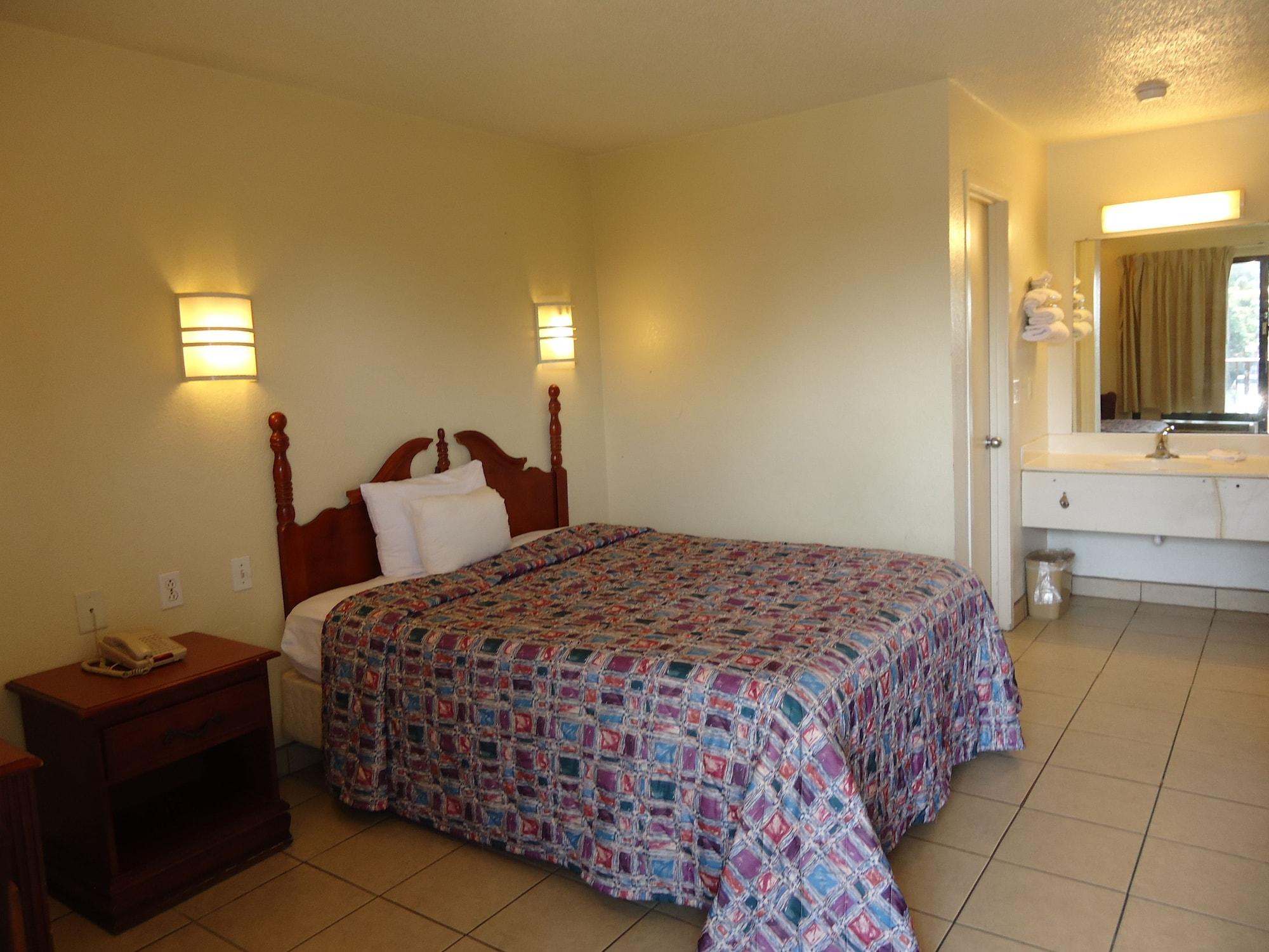 Super 6 Inn Suites