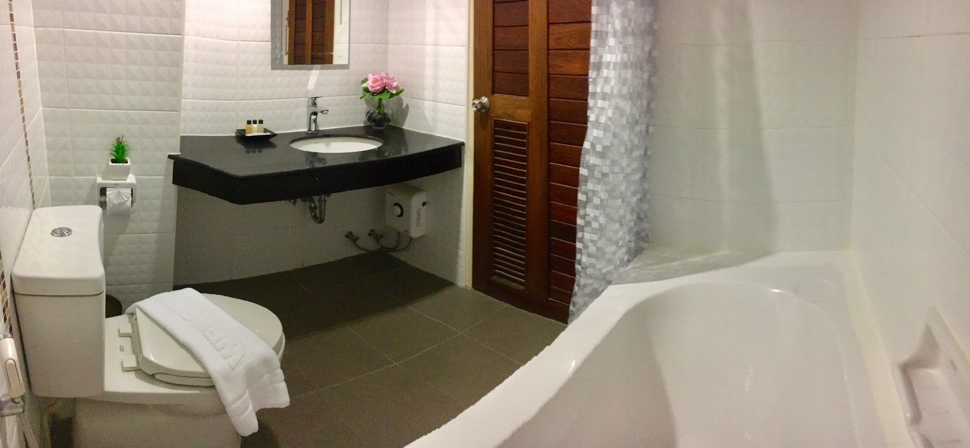 The Greenery Central Suites & Hotel