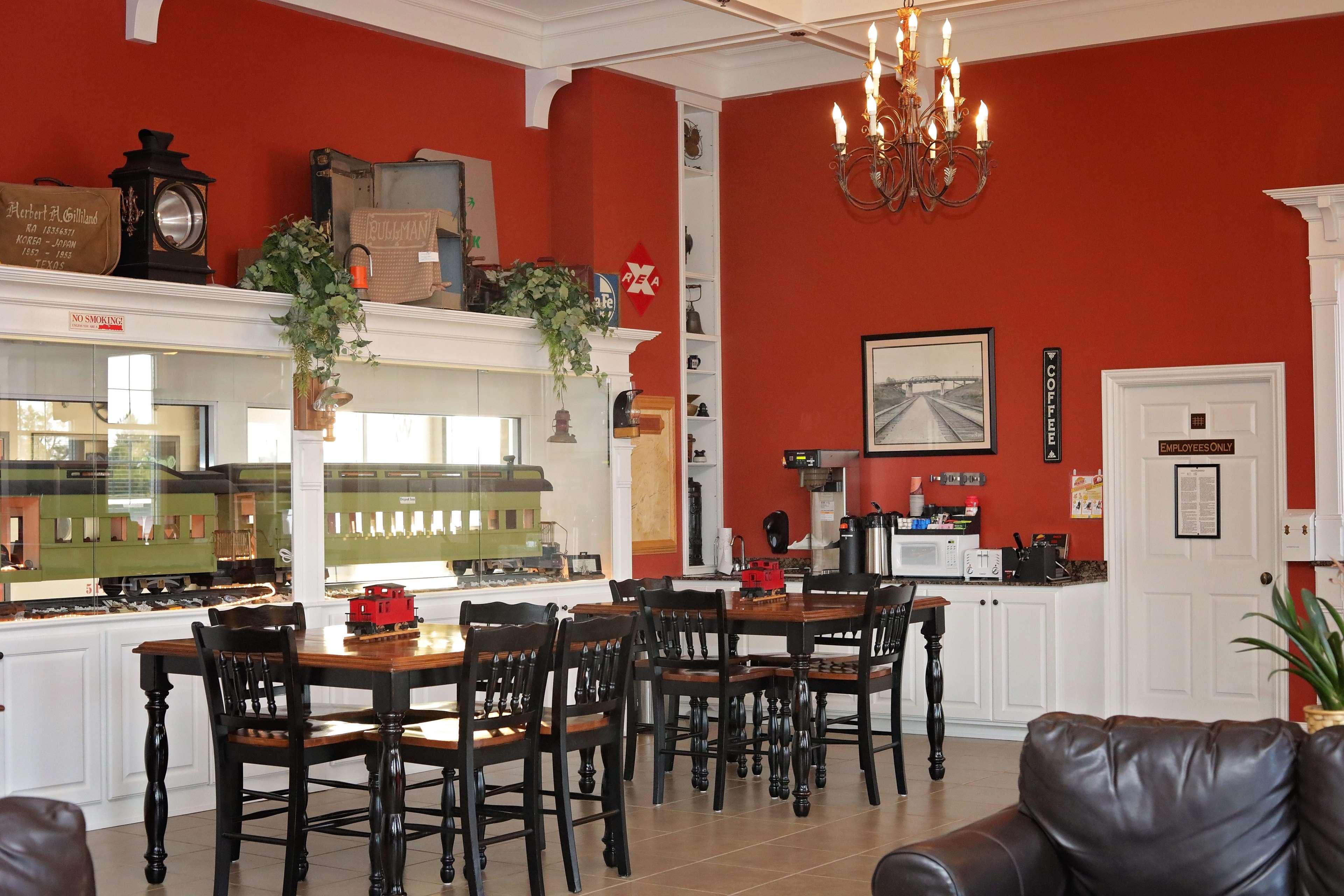 Depot Inn & Suites