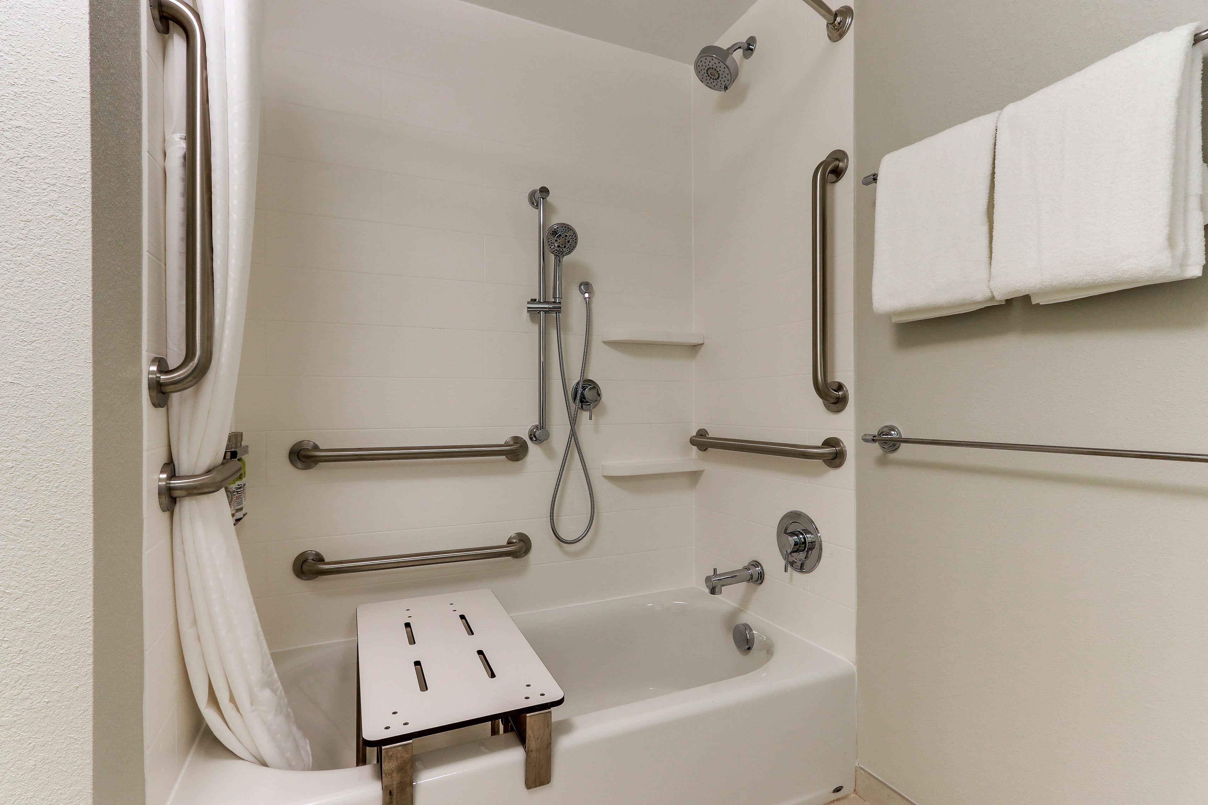 Holiday Inn Express & Suites Roanoke  Civic Center