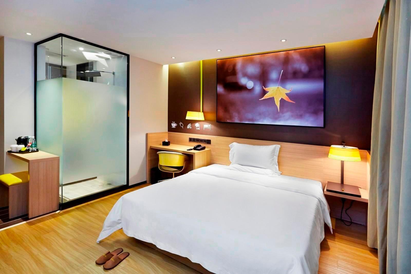 IU Hotelsa Meishan Sansuci Statue Square Wanjing D