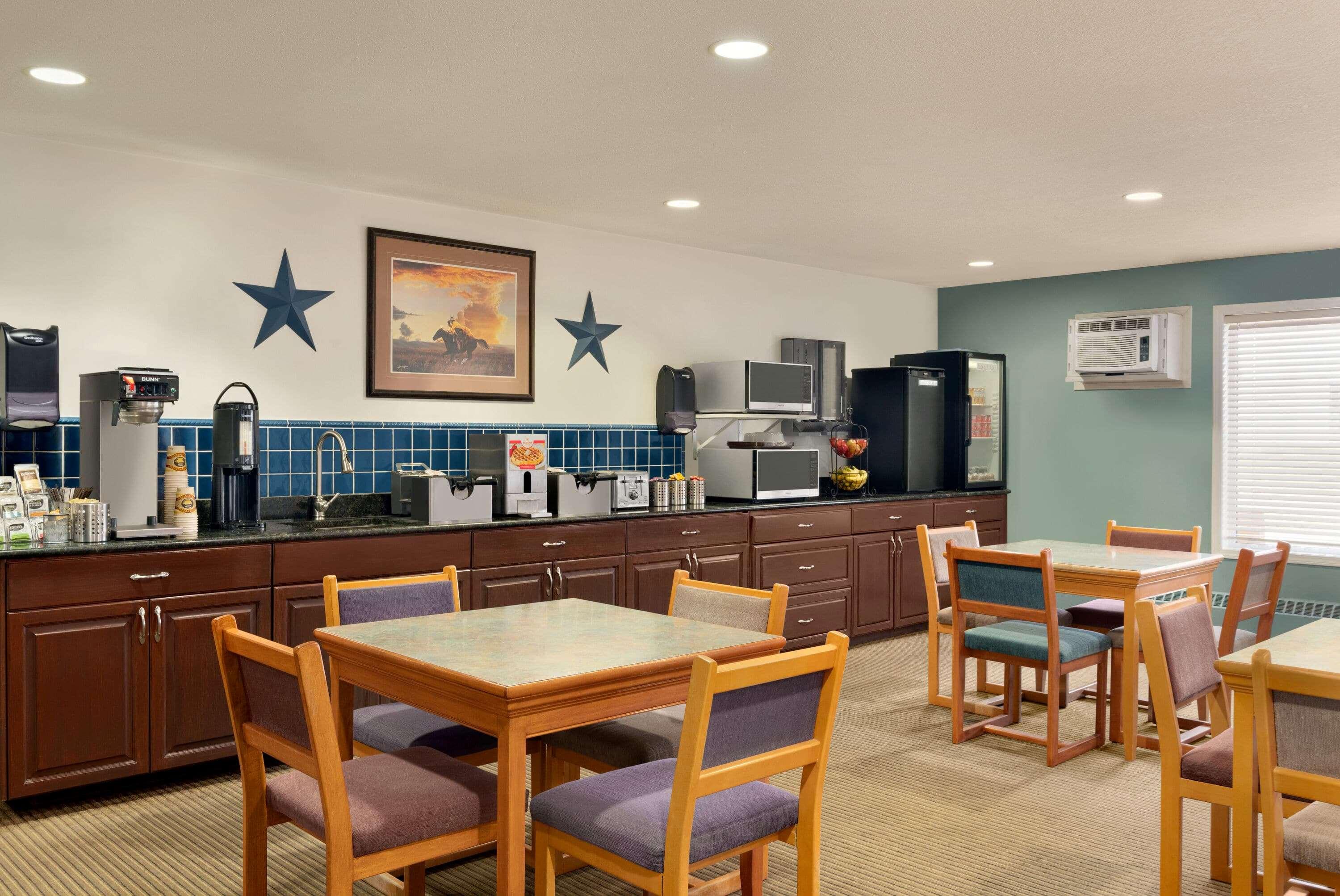 Travelodge By Wyndham Edson 2409079 Alberta Ltd.