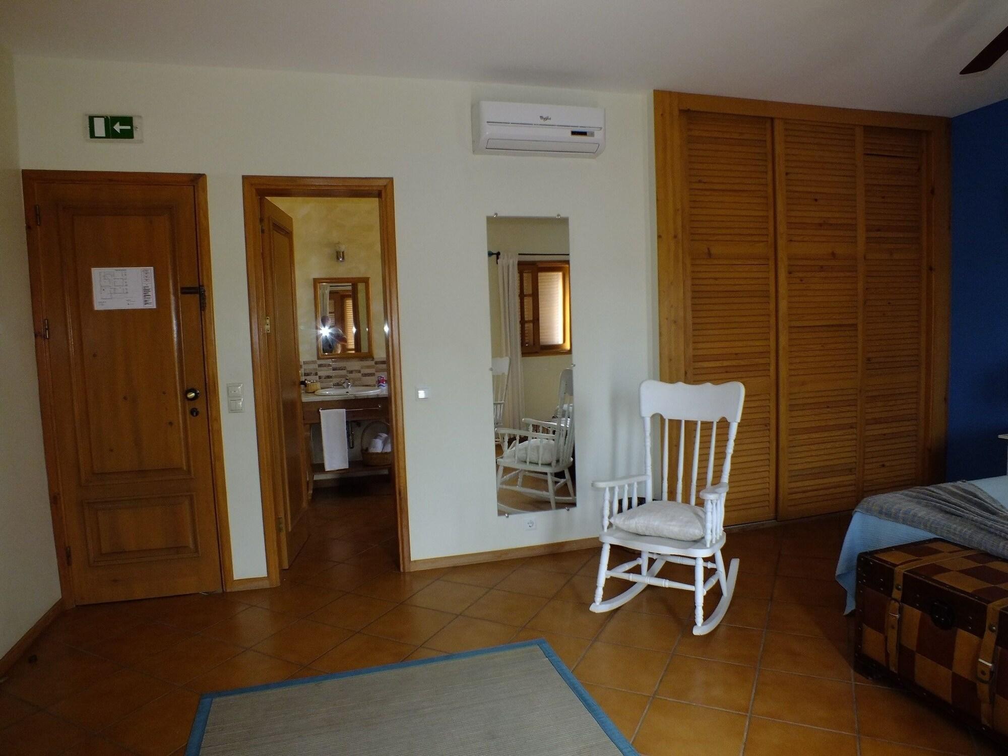 Kira's Boutique Hotel, Lda by null