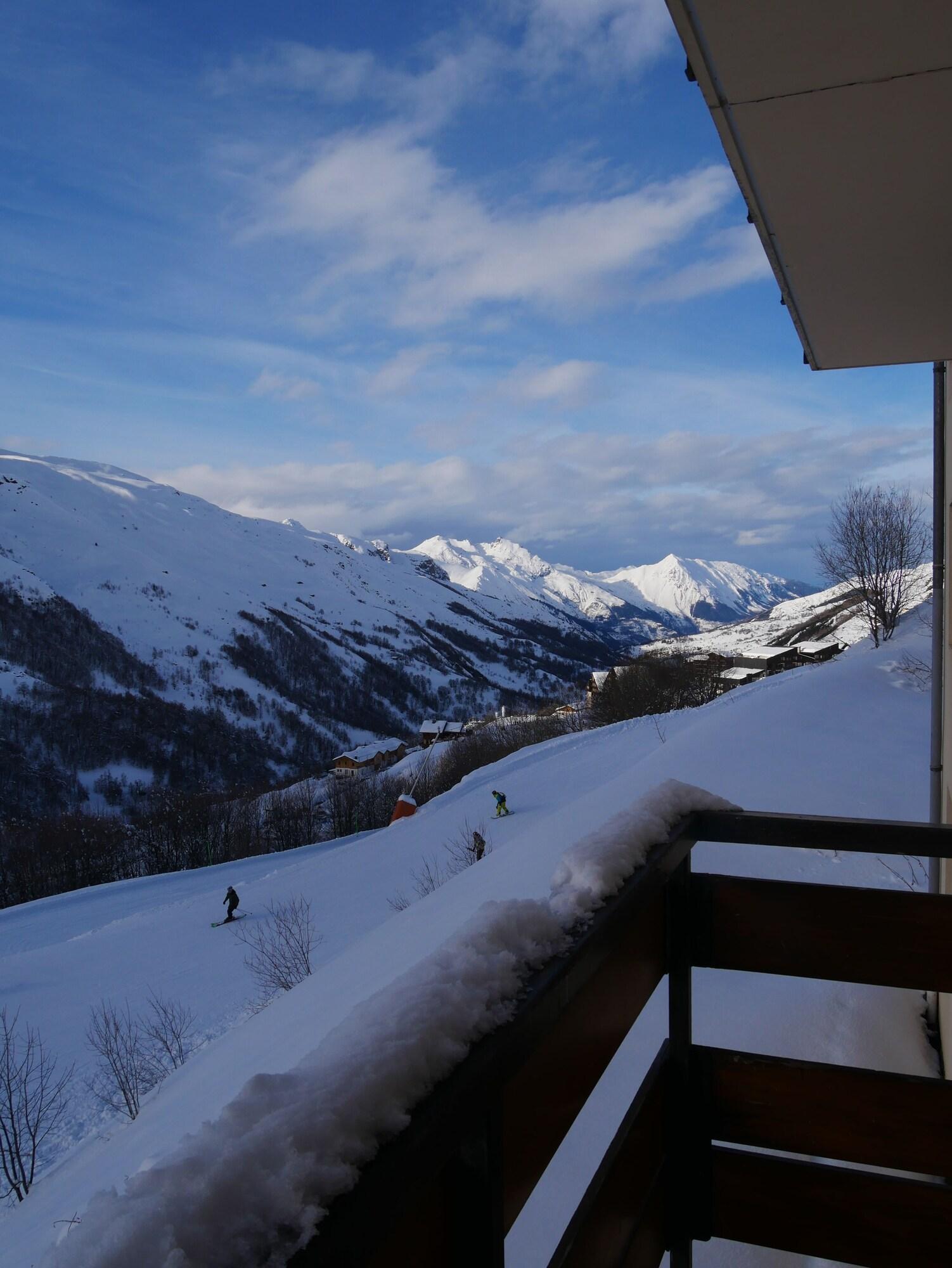 ho36 Les Menuires · Hôtel 3 étoiles· Apparts · Bar · Terrasse · Restaurant by null