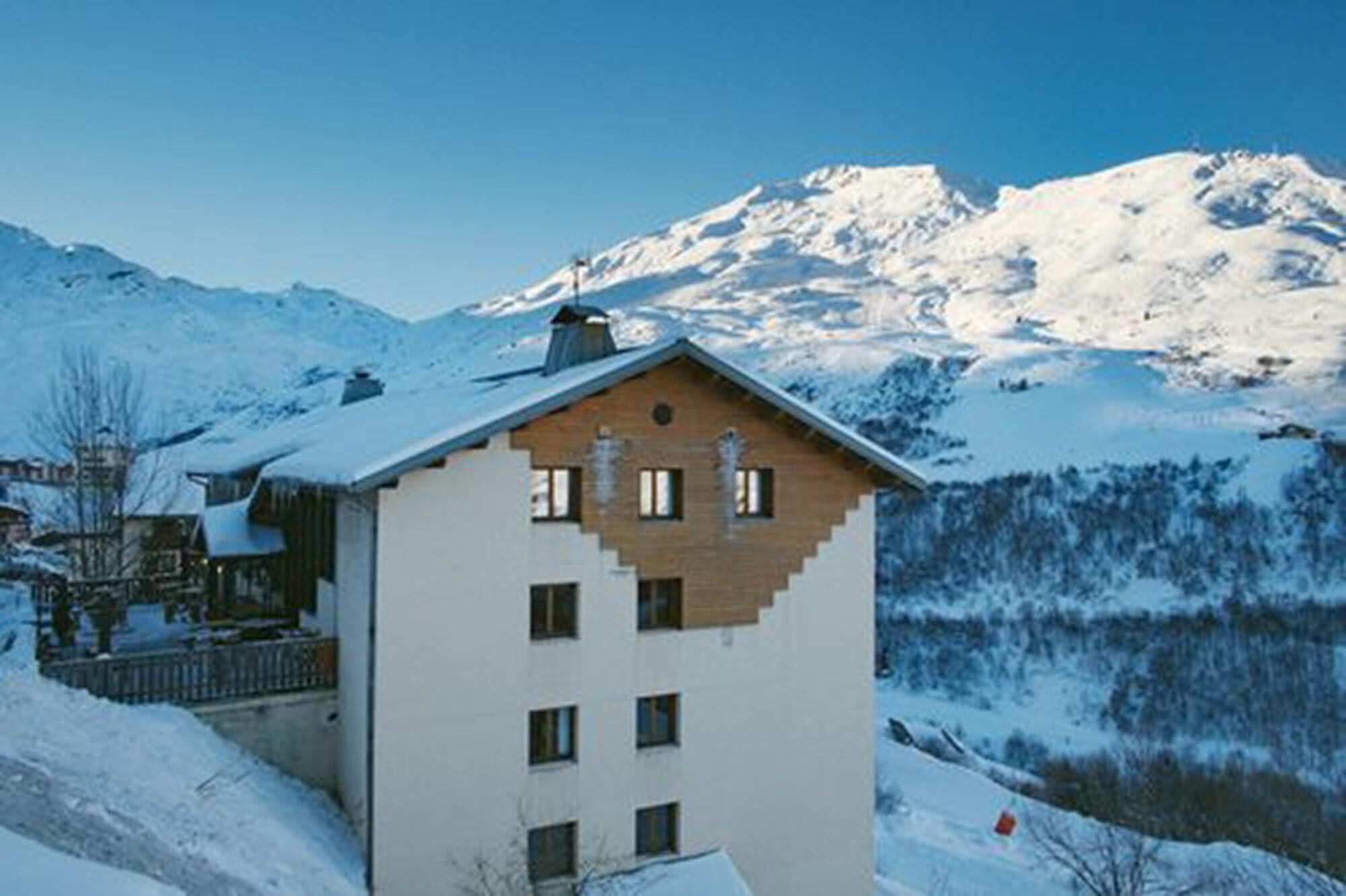 ho36 Les Menuires · Hôtel 3 étoiles· Apparts · Bar · Terrasse · Restaurant by null