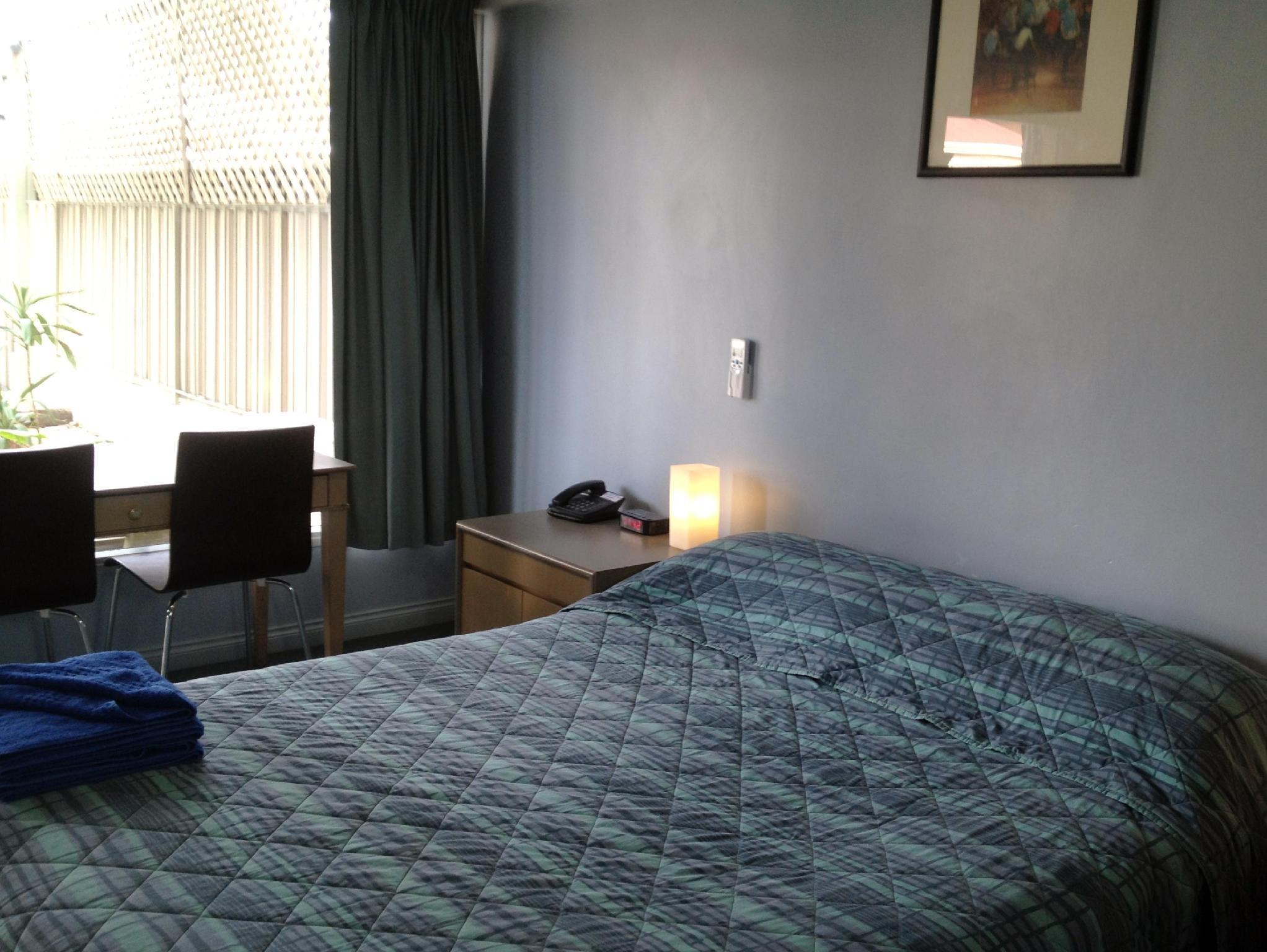 City West Motel by null