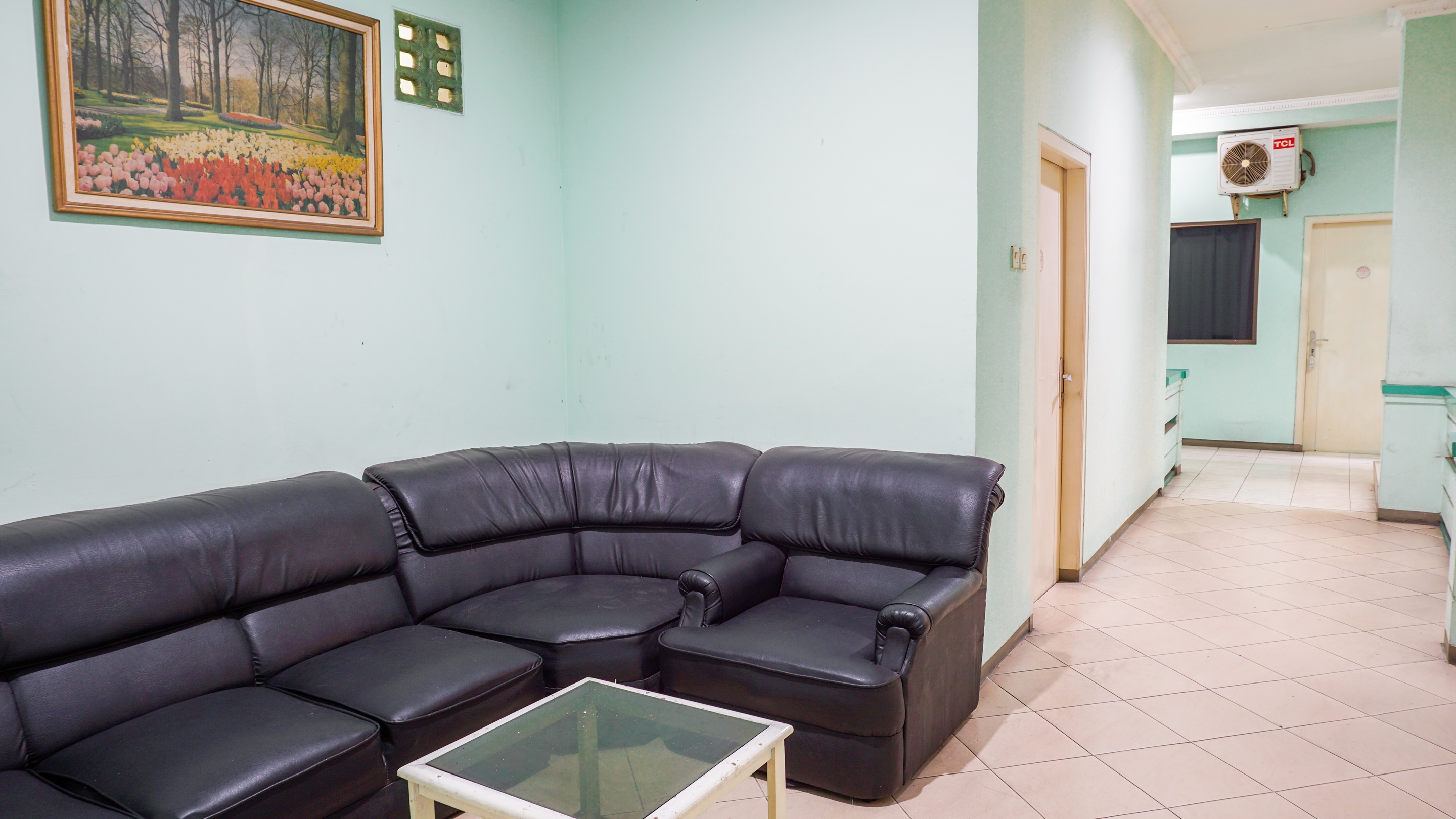 2085 Chrysanta Hotel