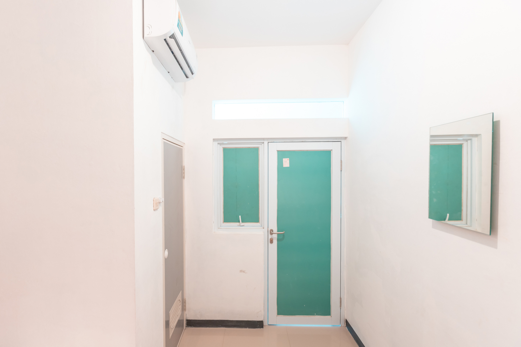 Super OYO 2223 J&b Room Utan Kayu