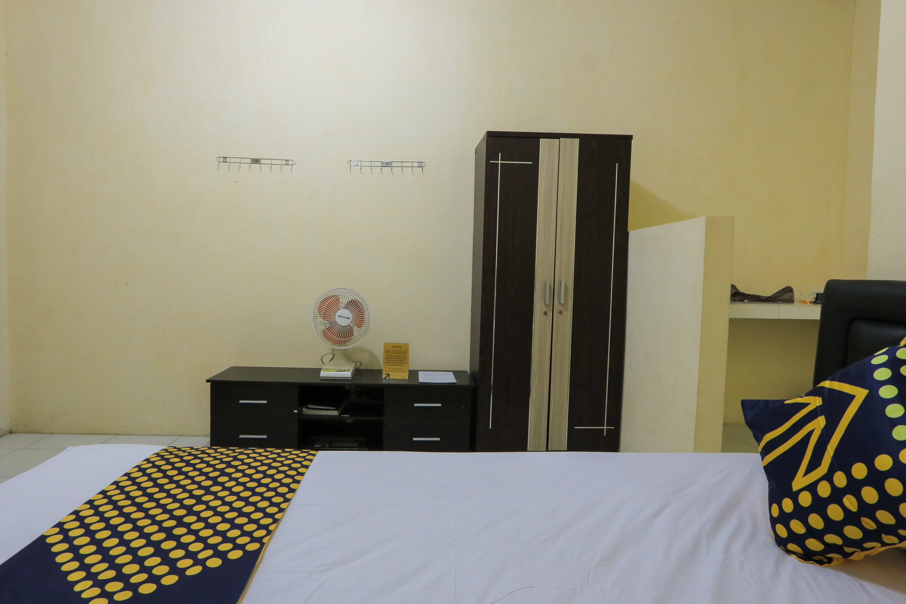 Spot On 2371 Islami Family Residence