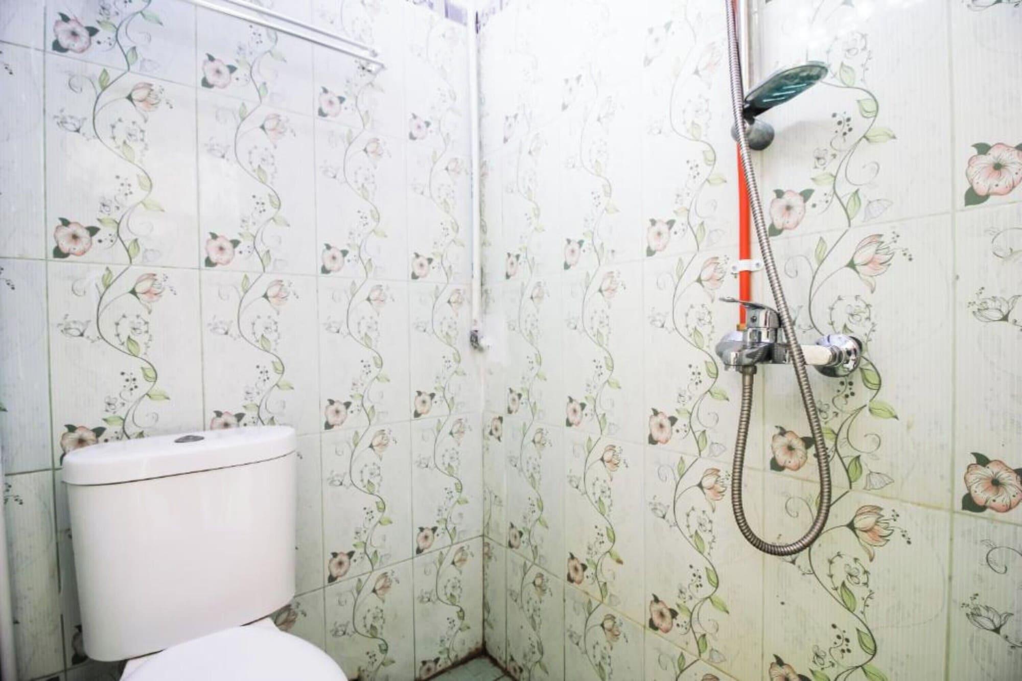 Oyo Life 2553 Kost Daya