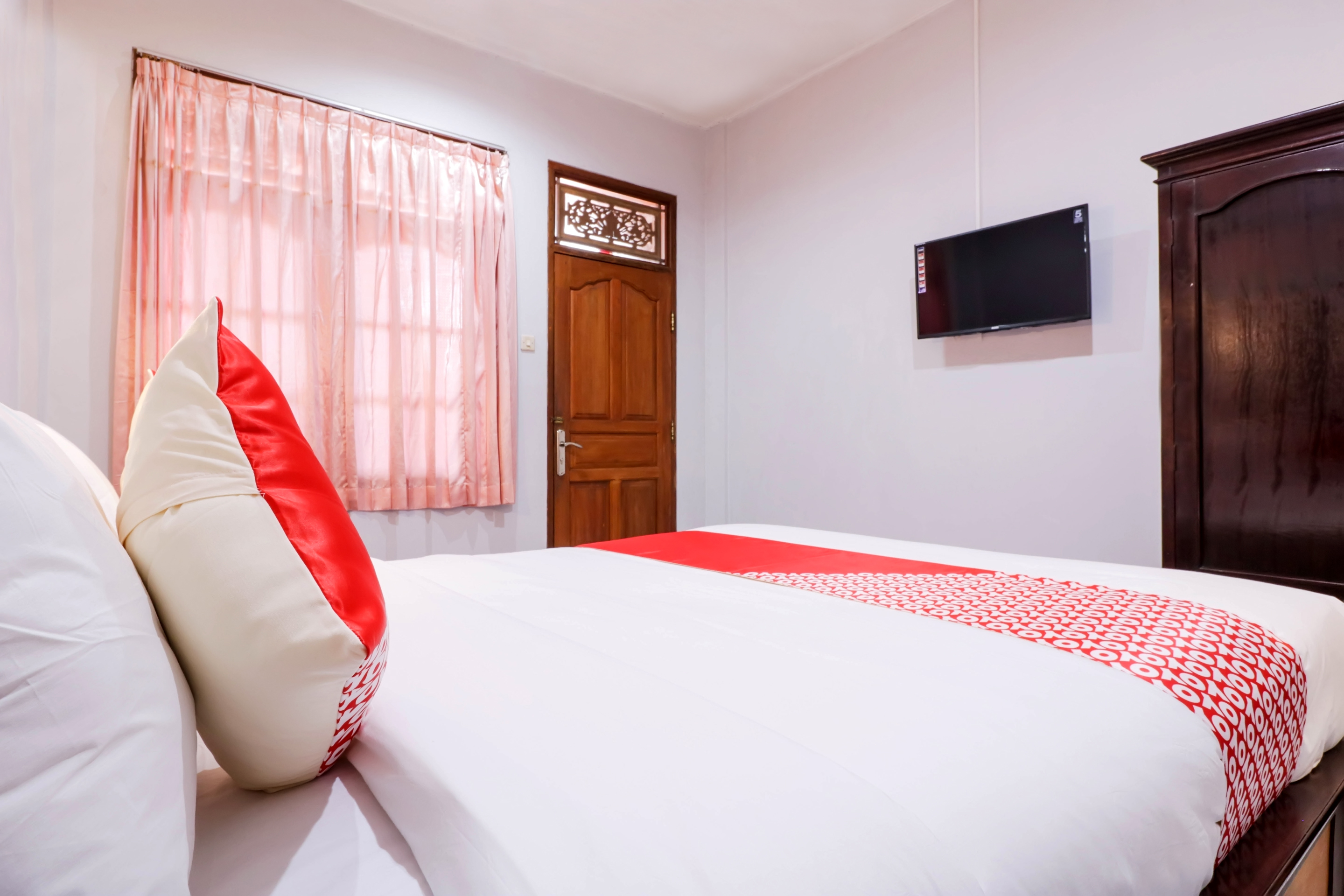 2411 Taman Mekar Beach Inn 2