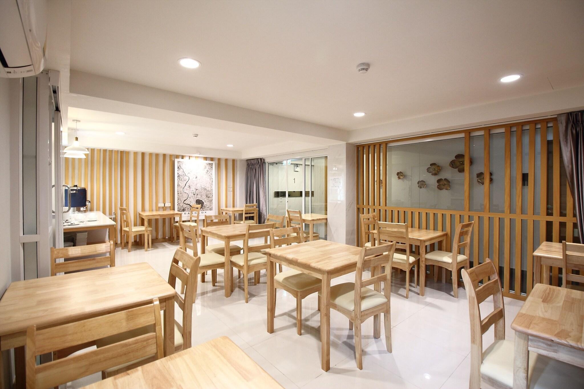 Oyo 483 Pannee Hotel Khaosan