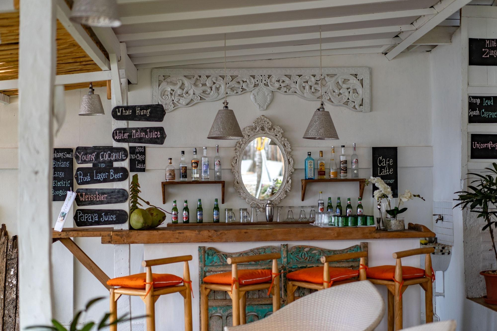 Paus Putih Hotel Lembongan