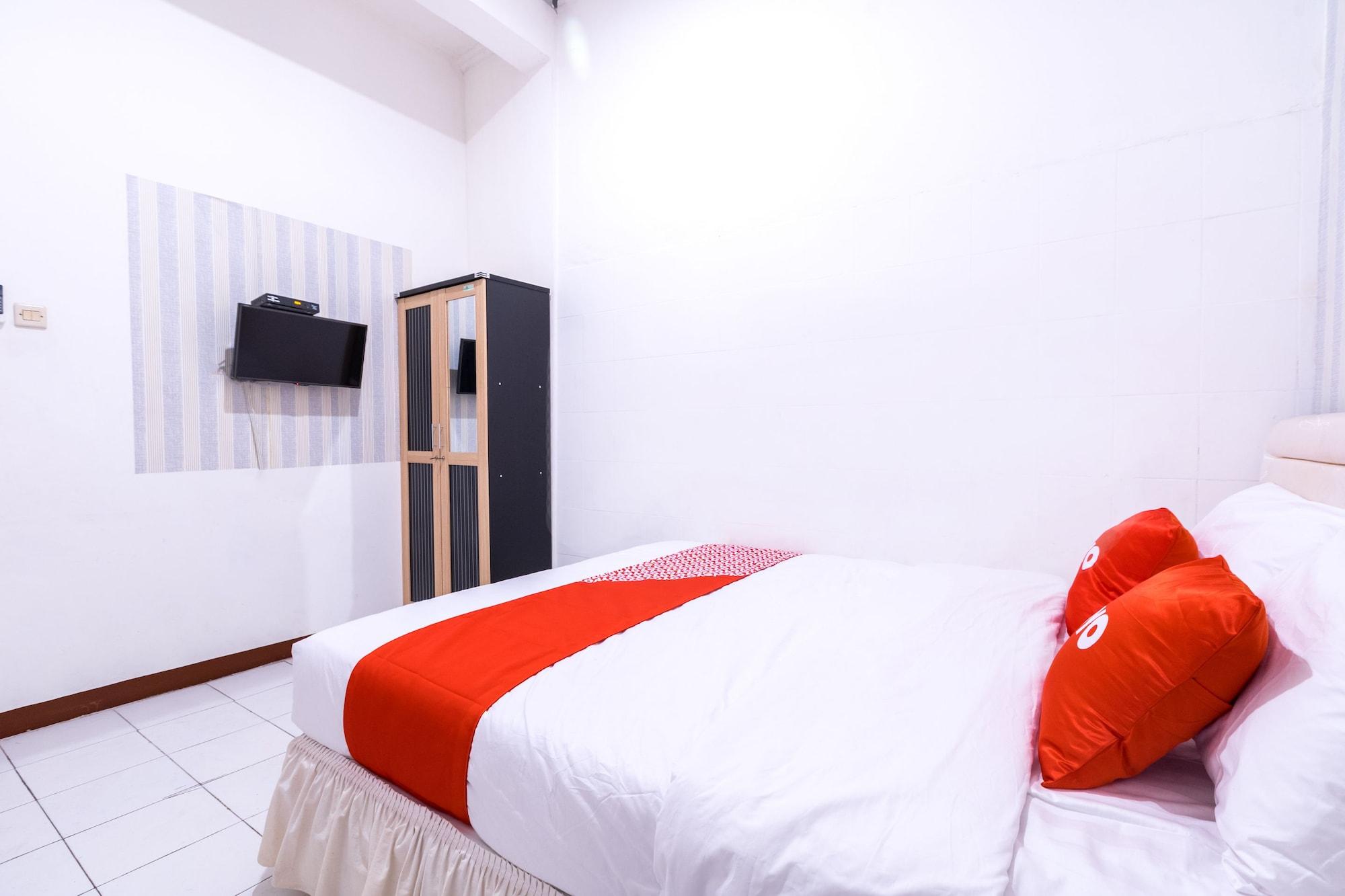 1421 Kasmaran Guest House
