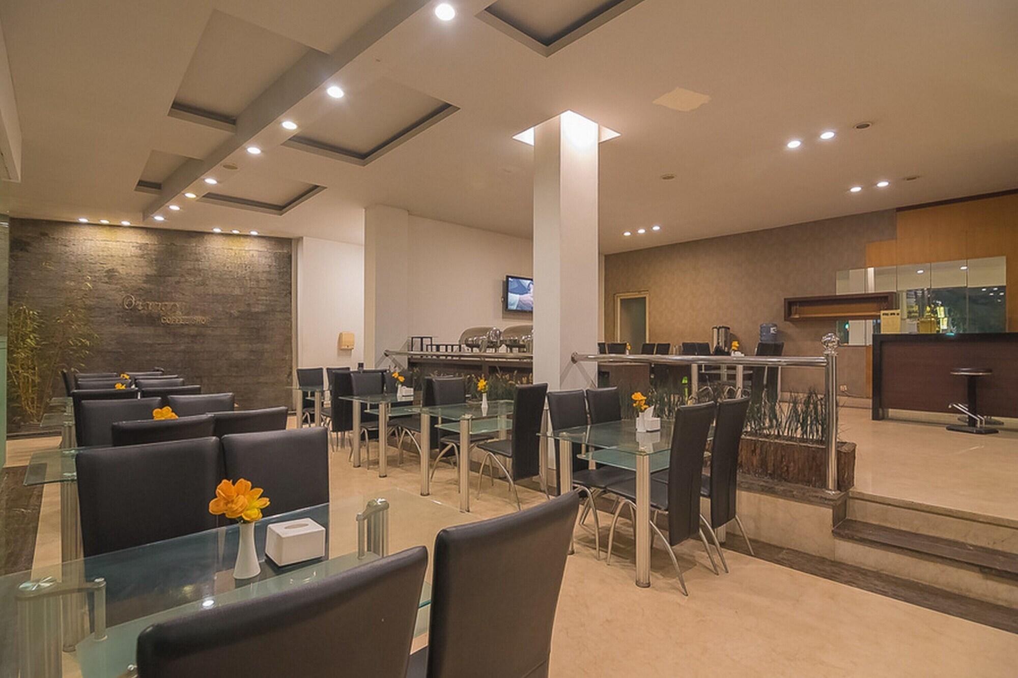 Formerly RedDoorz Premium near Paris Van Java Mall