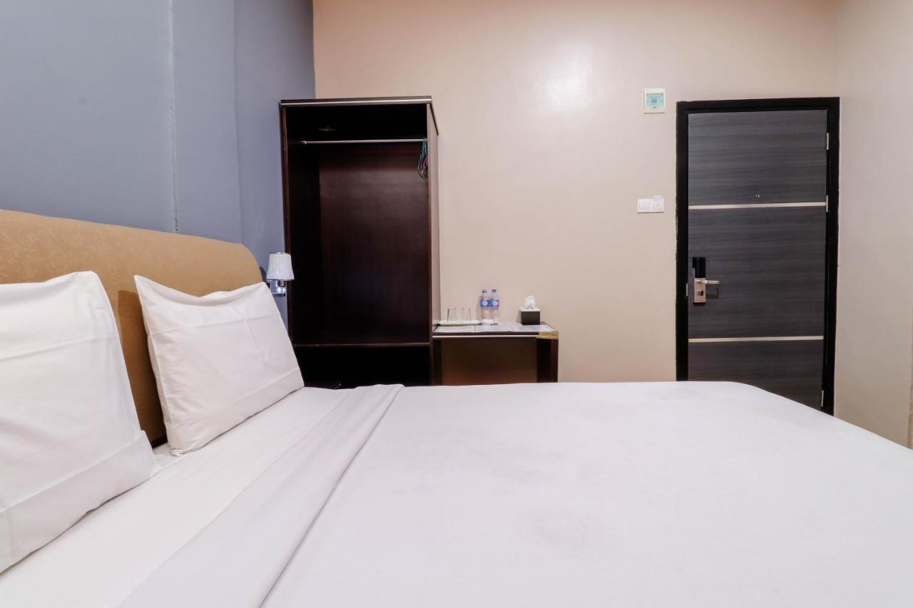 Blitz Hotel Batam Near Sultan Mahmud Ri'ayat Shah