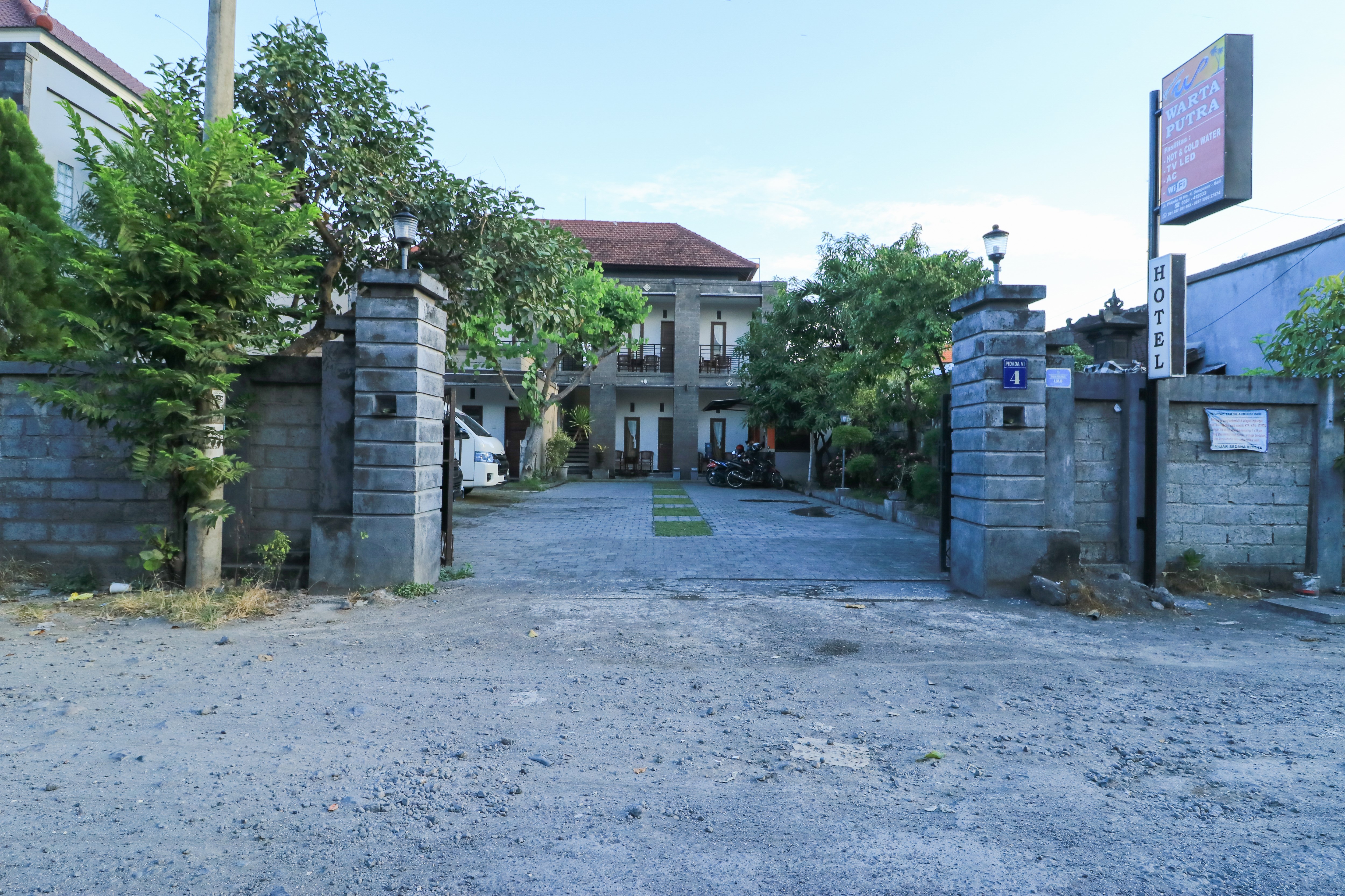 Hotel Warta Putra by ZUZU