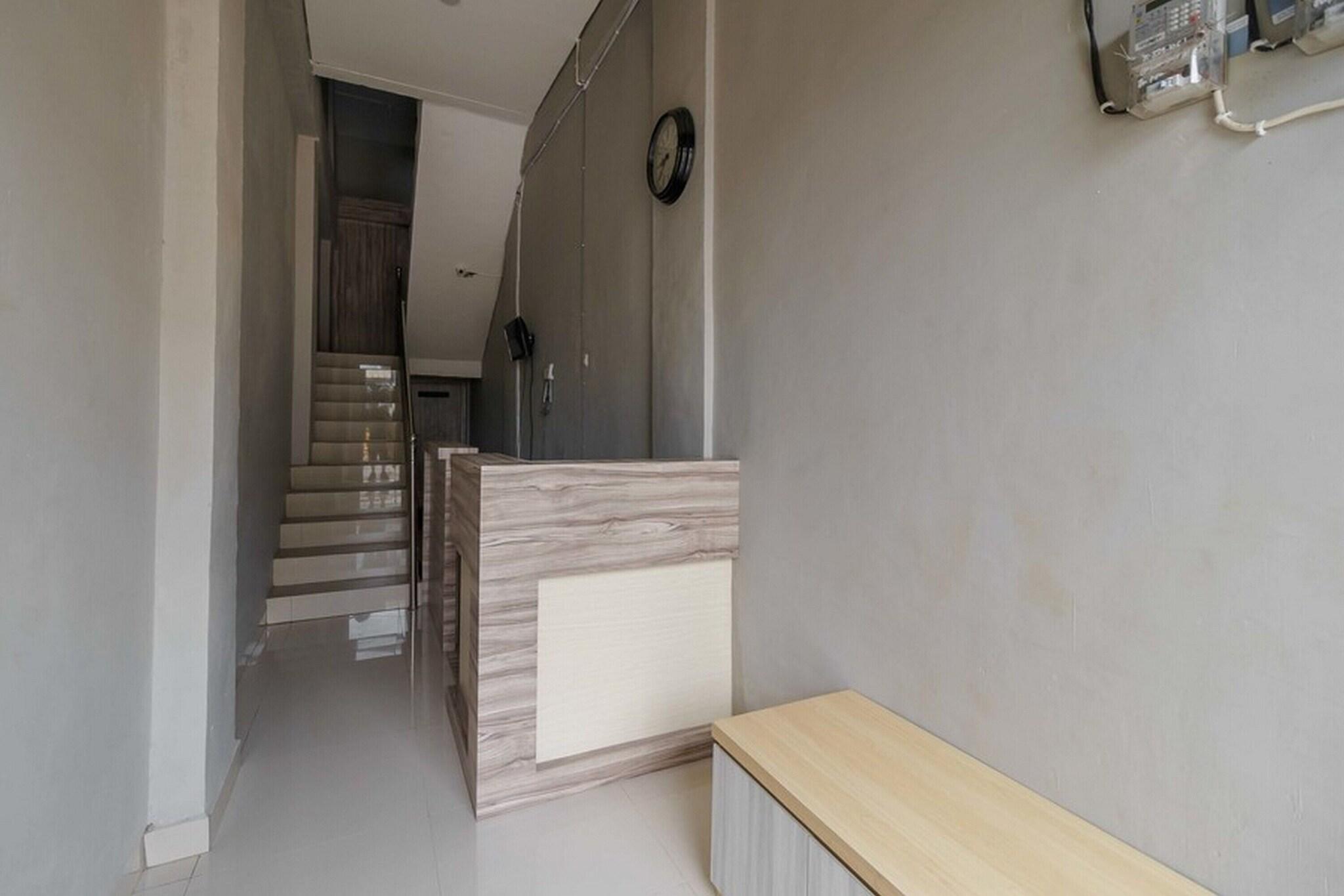Lobby 4, Formerly RedDoorz RSUD Siti Fatimah Palembang, Palembang