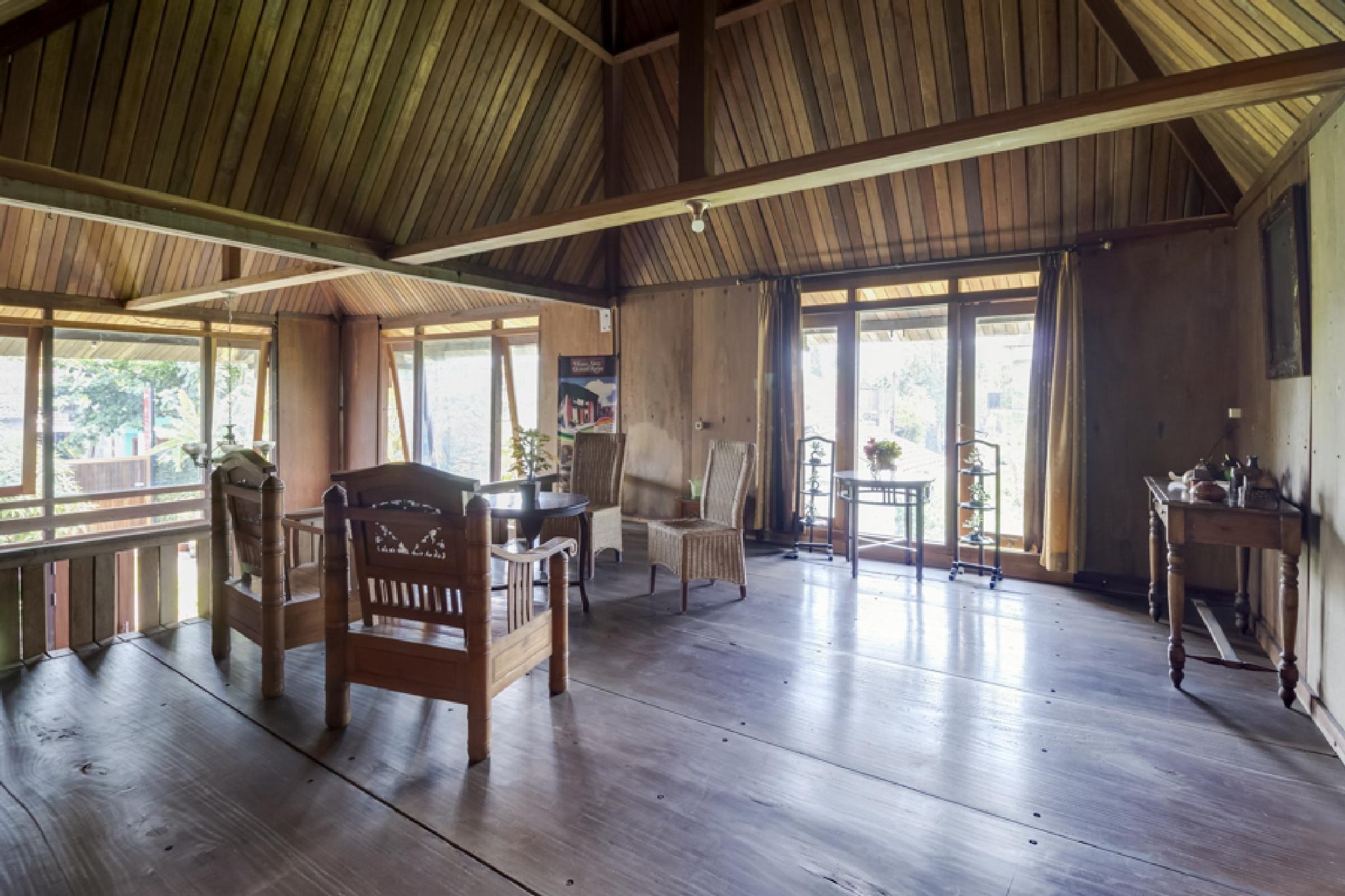 RedDoorz @ Omah Kayu Homestay