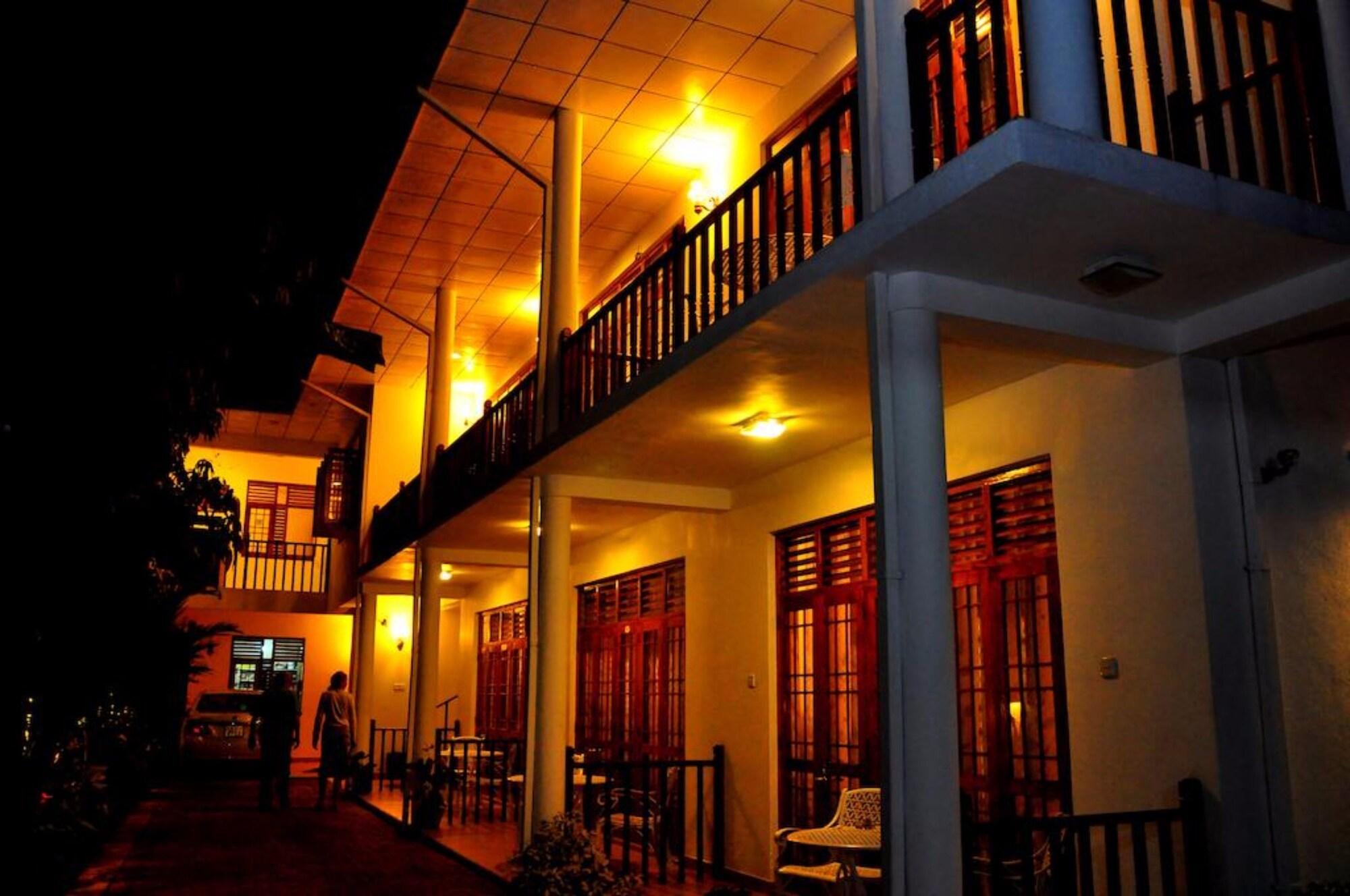 London Palace by null