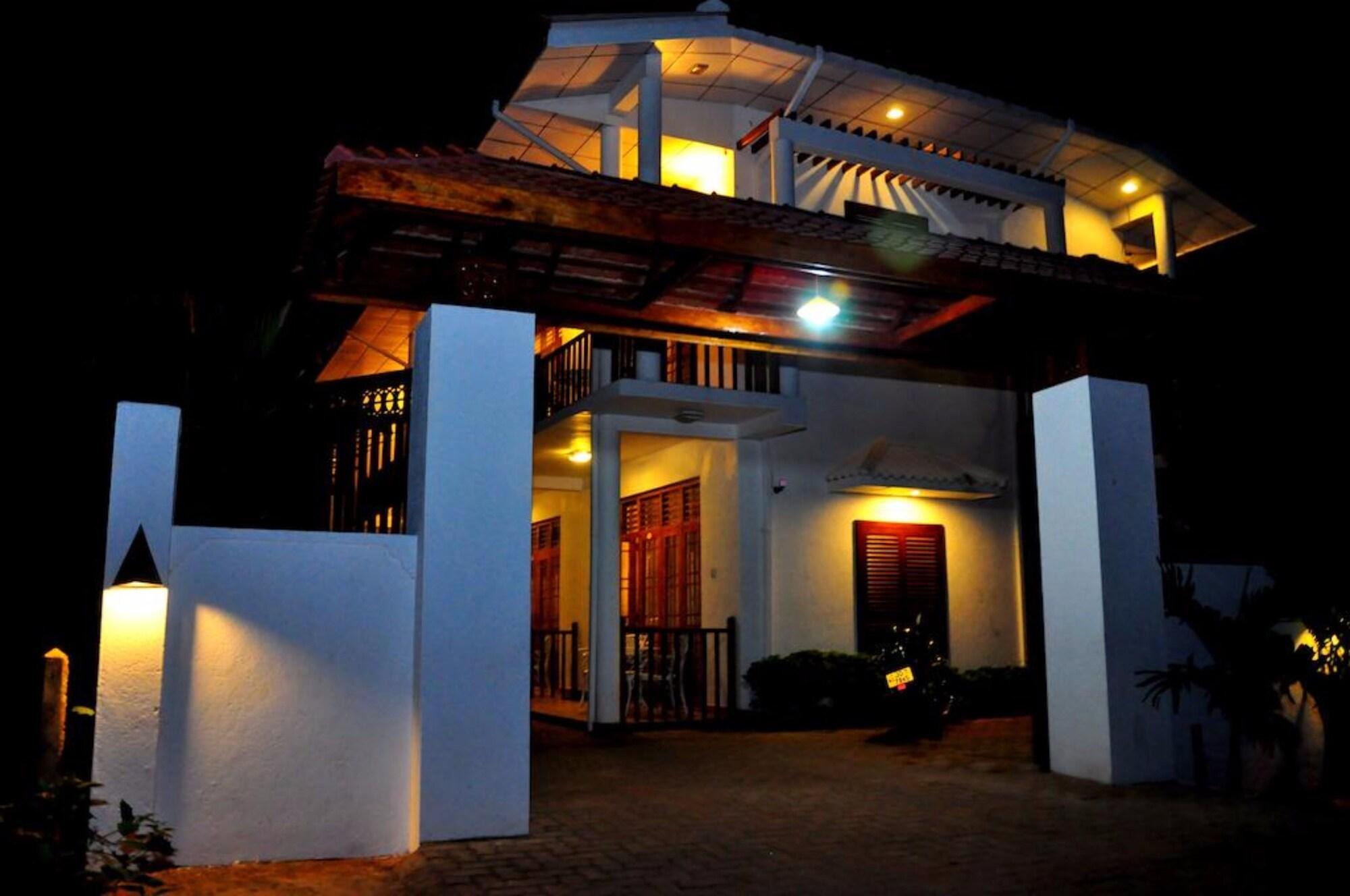 London Palace by null