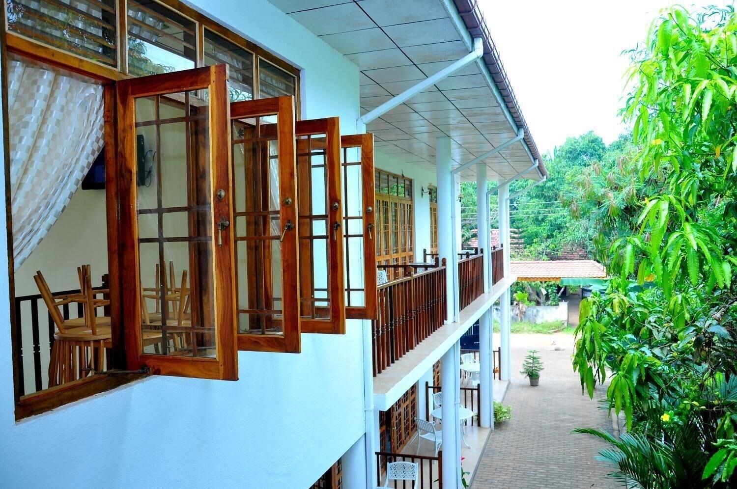 London Palace by null