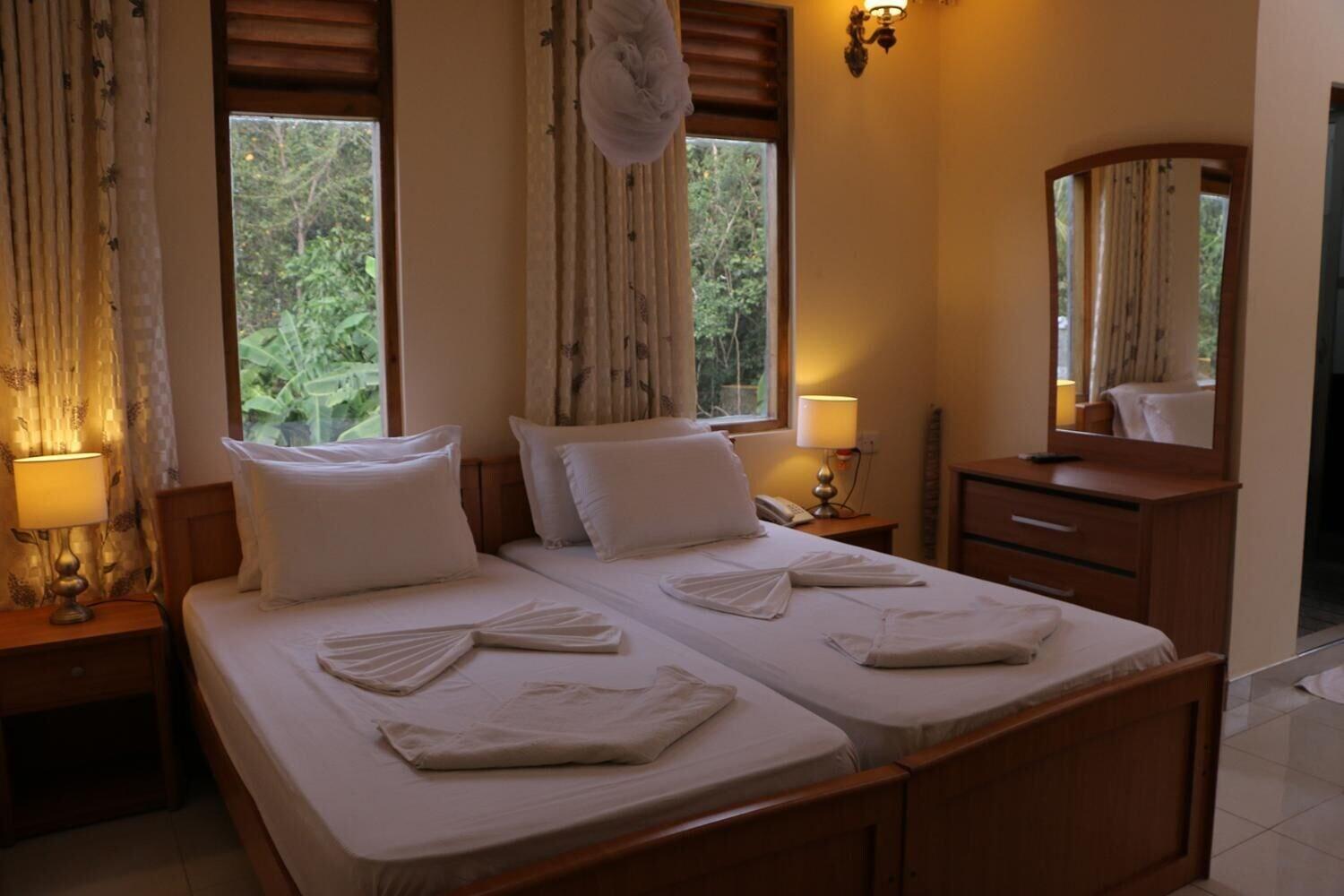 London Palace by null