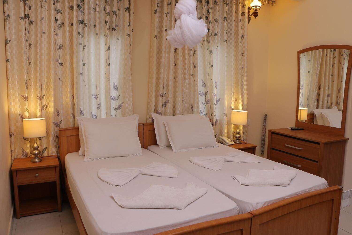 London Palace by null