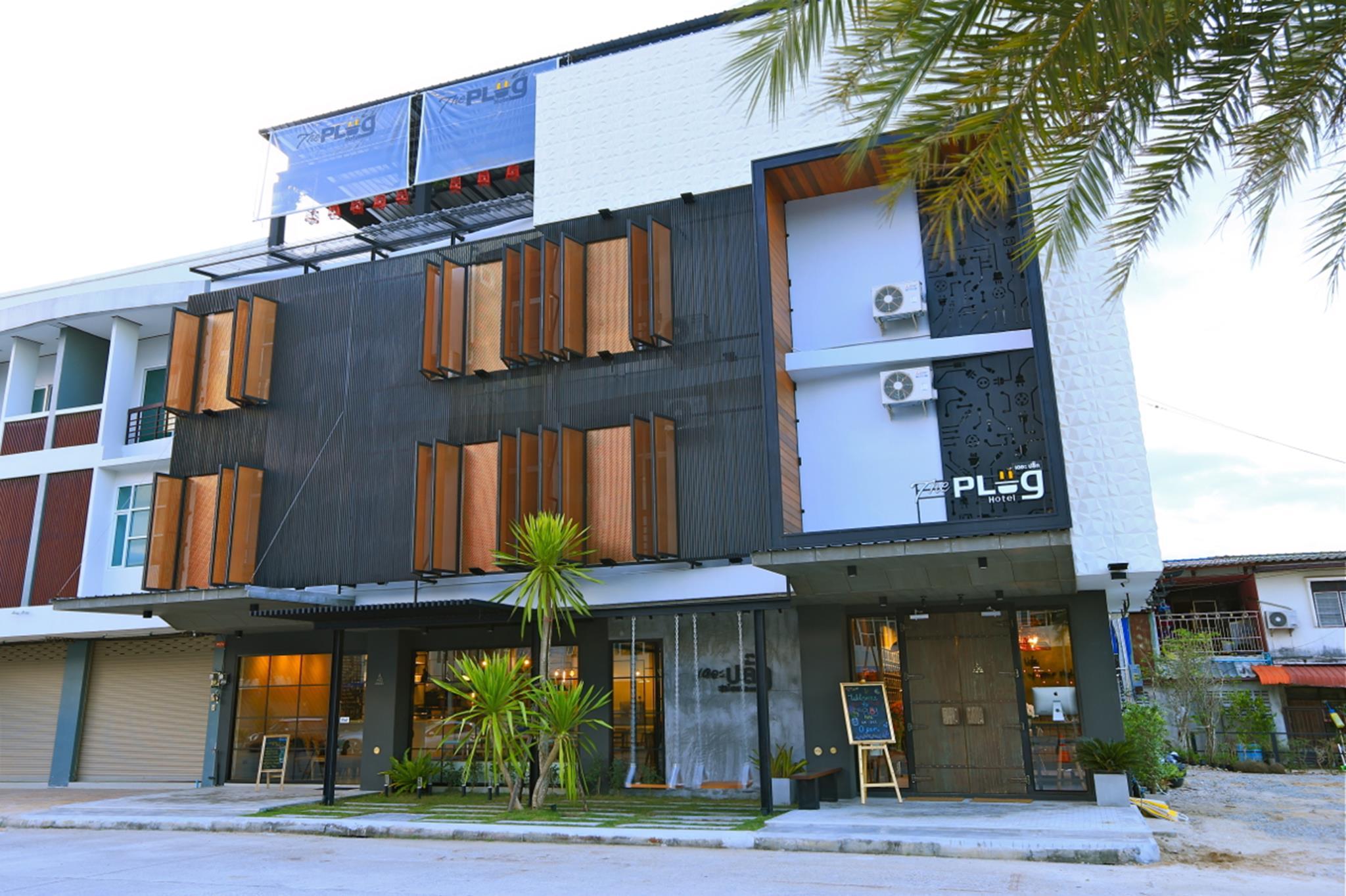 THE Plug Hotel I BIZ Avenue