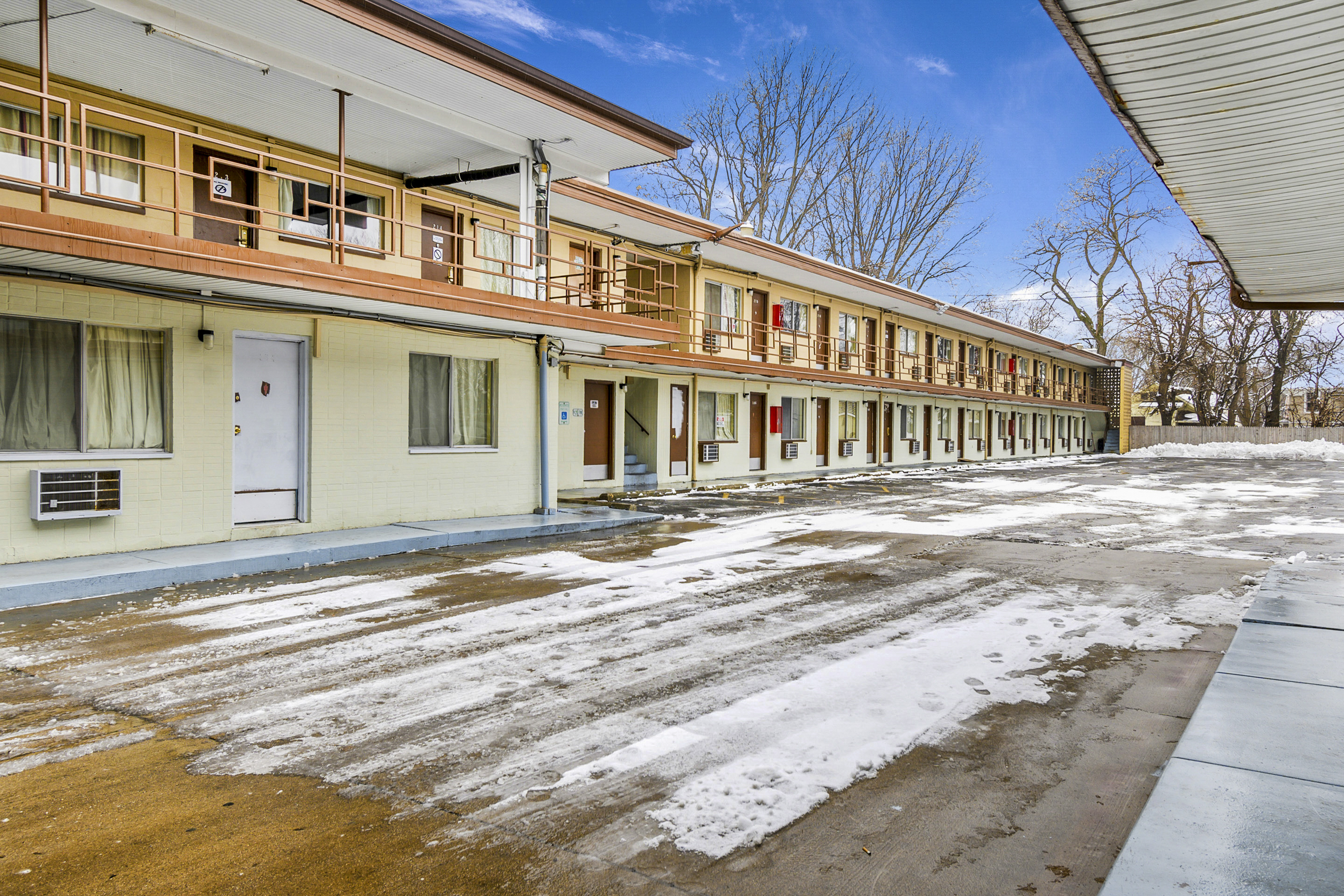 OYO Hotel Downtown Peoria I-74