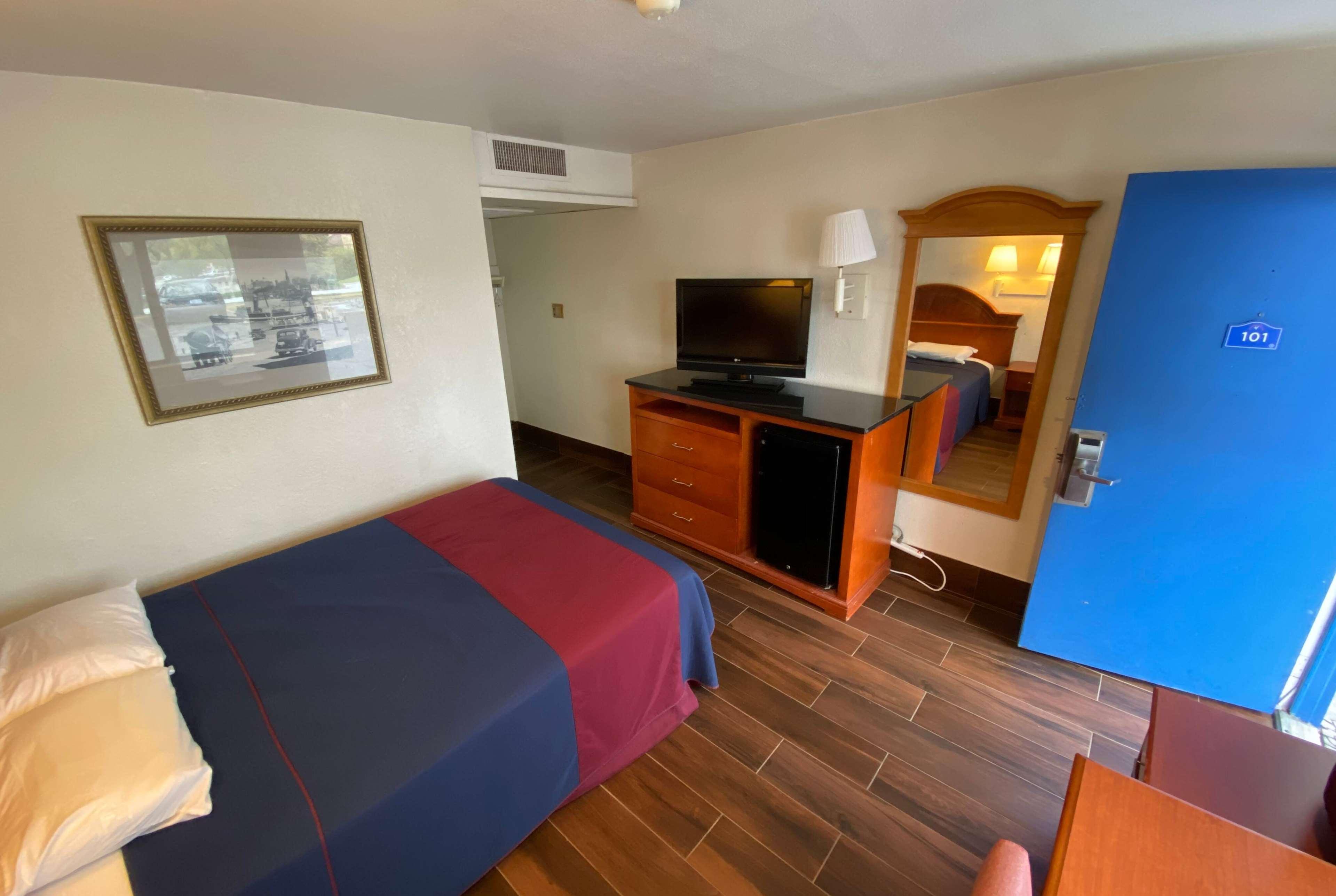 Travelodge By Wyndham Grand Rapids North
