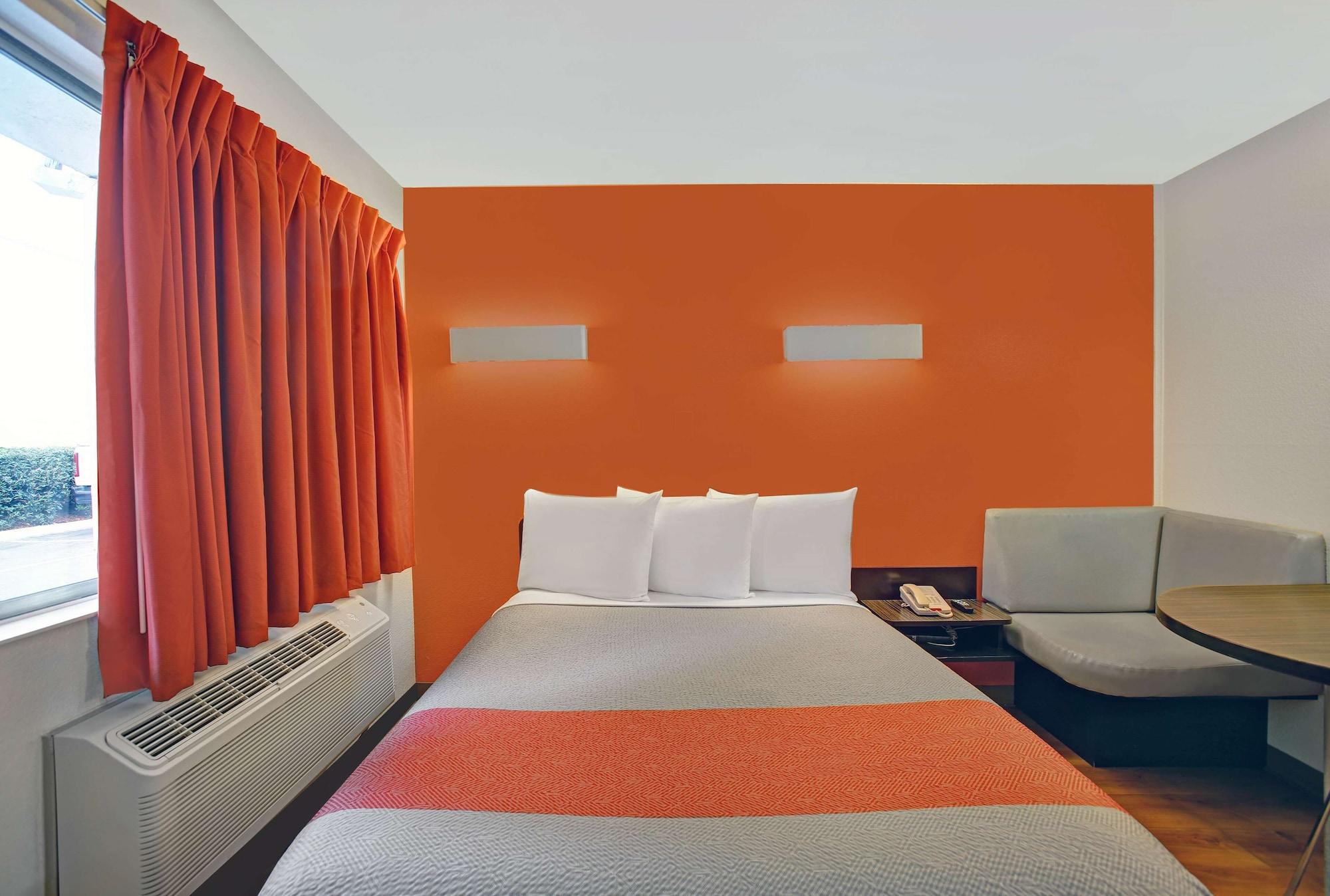 Super 8 By Wyndham Santa Clara