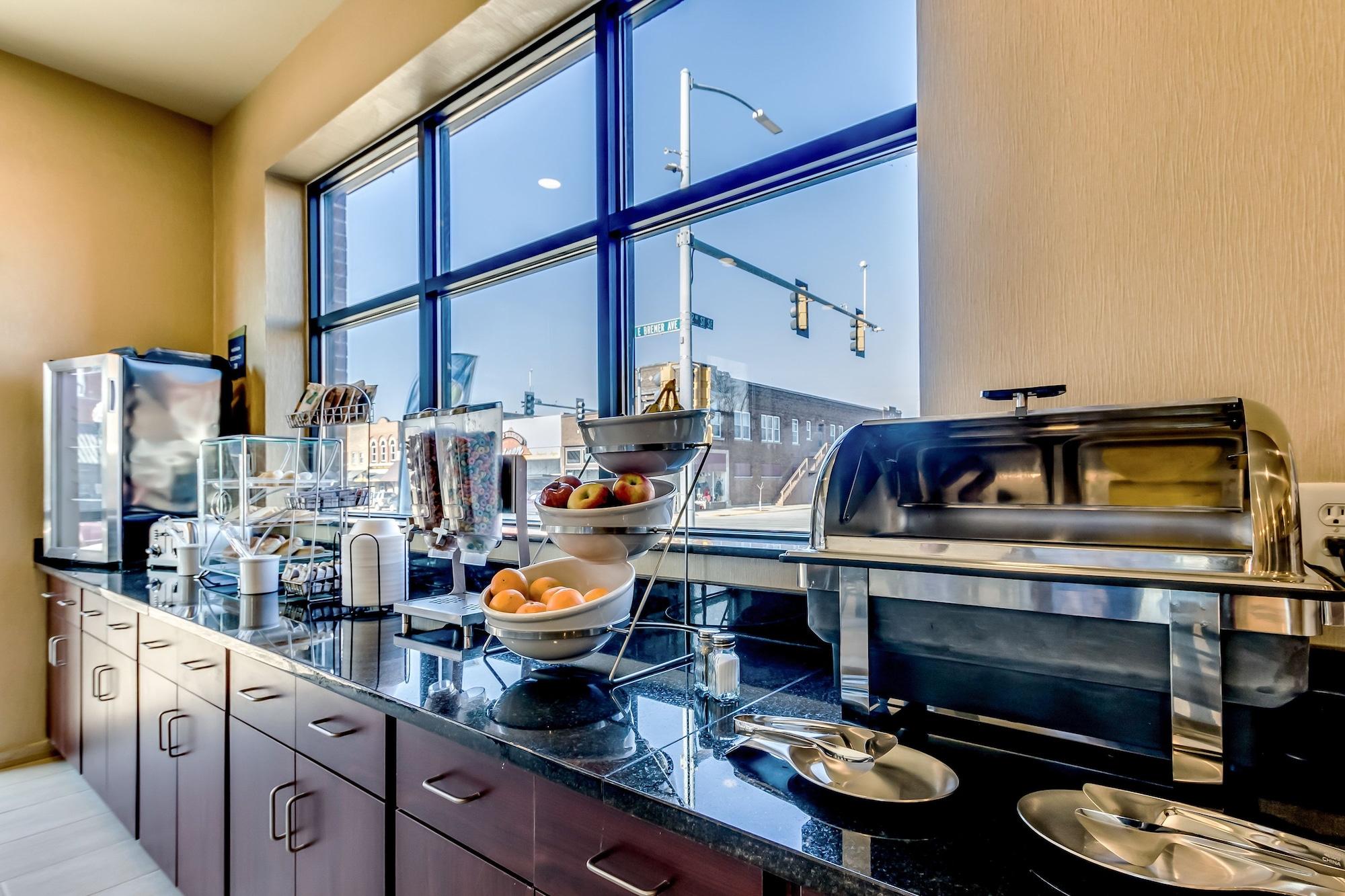Cobblestone Inn Suites Waverly