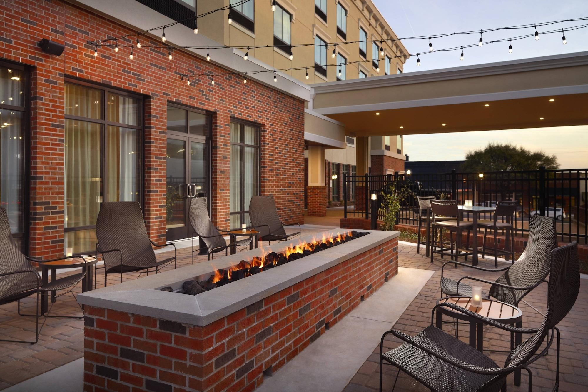 Courtyard By Marriott Lagrange