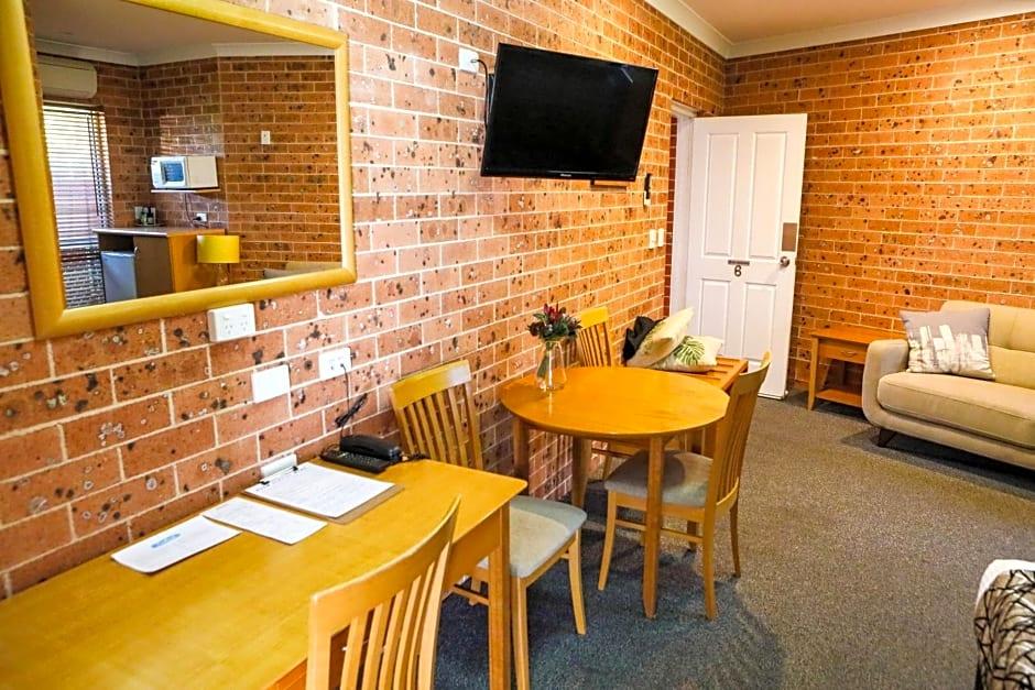 Akuna Motor Inn by null