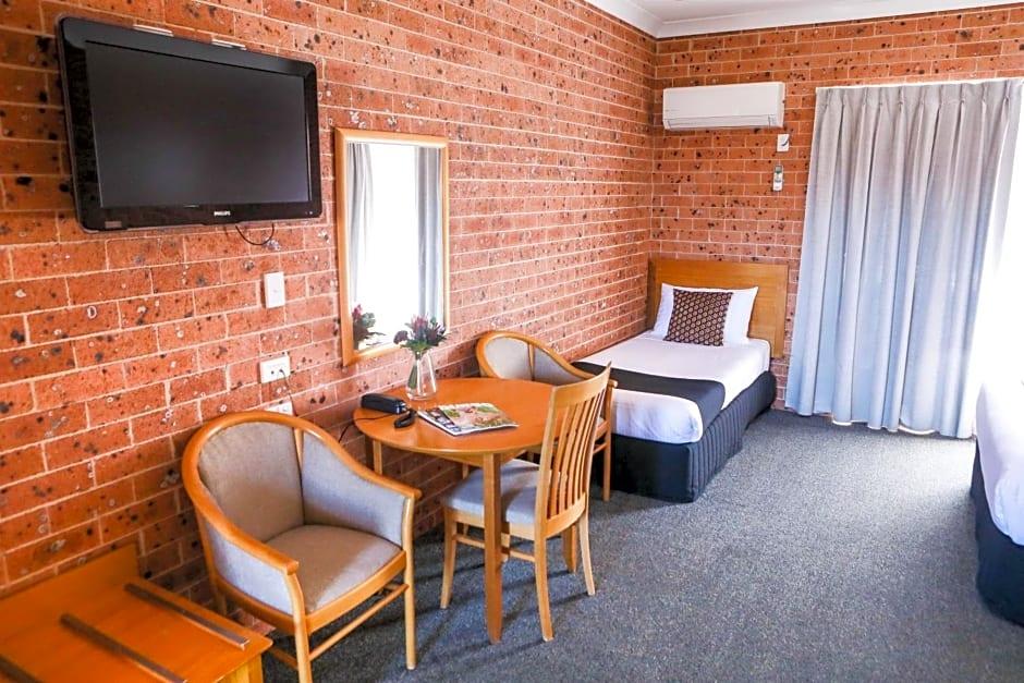 Akuna Motor Inn by null