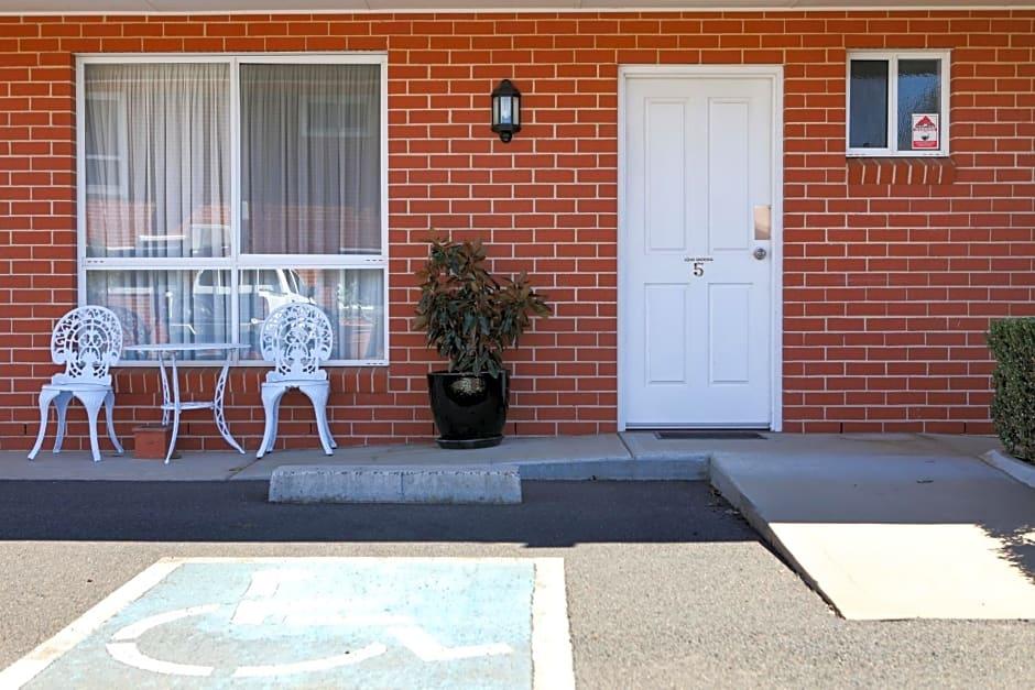 Akuna Motor Inn by null