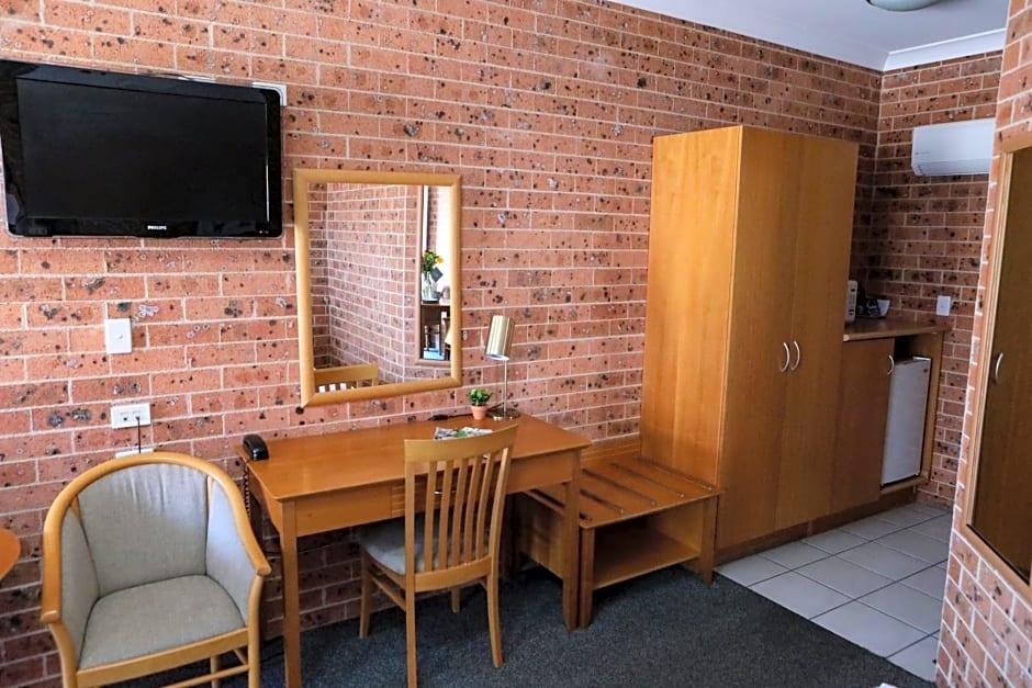 Akuna Motor Inn by null