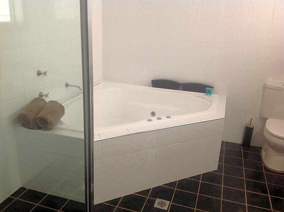 Akuna Motor Inn by null