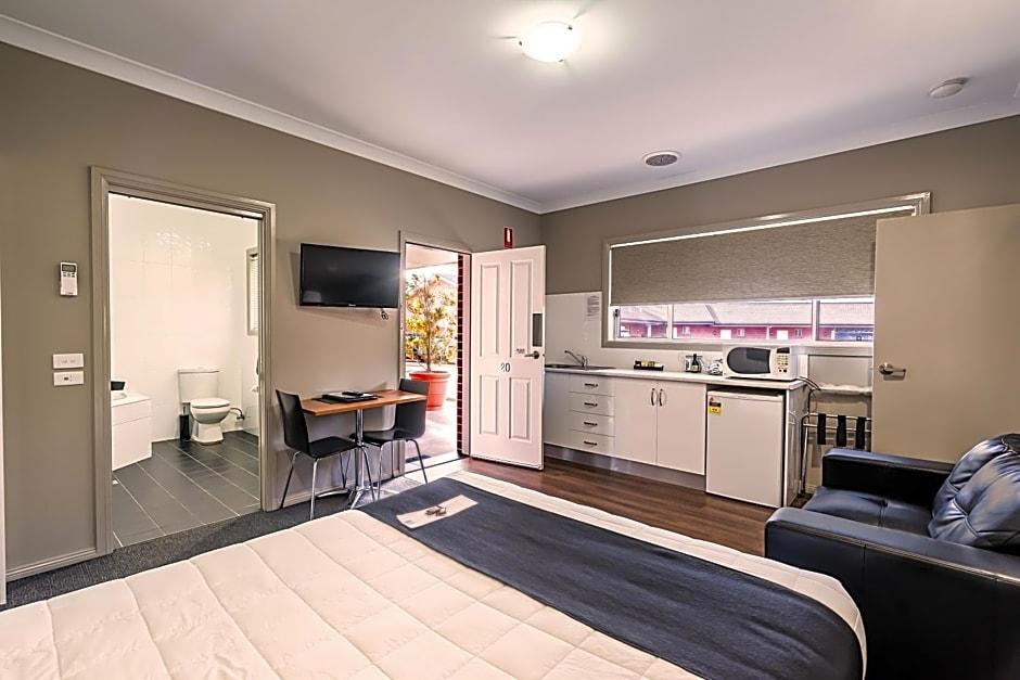 Akuna Motor Inn by null