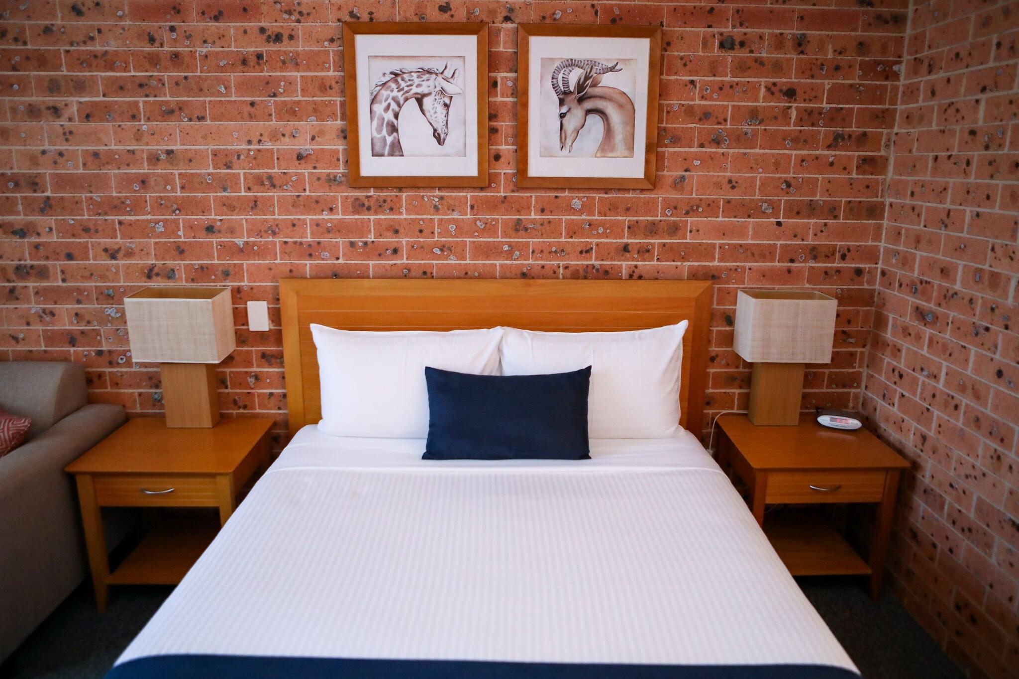 Akuna Motor Inn by null