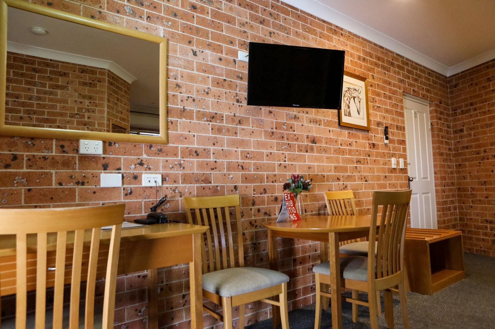 Akuna Motor Inn by null