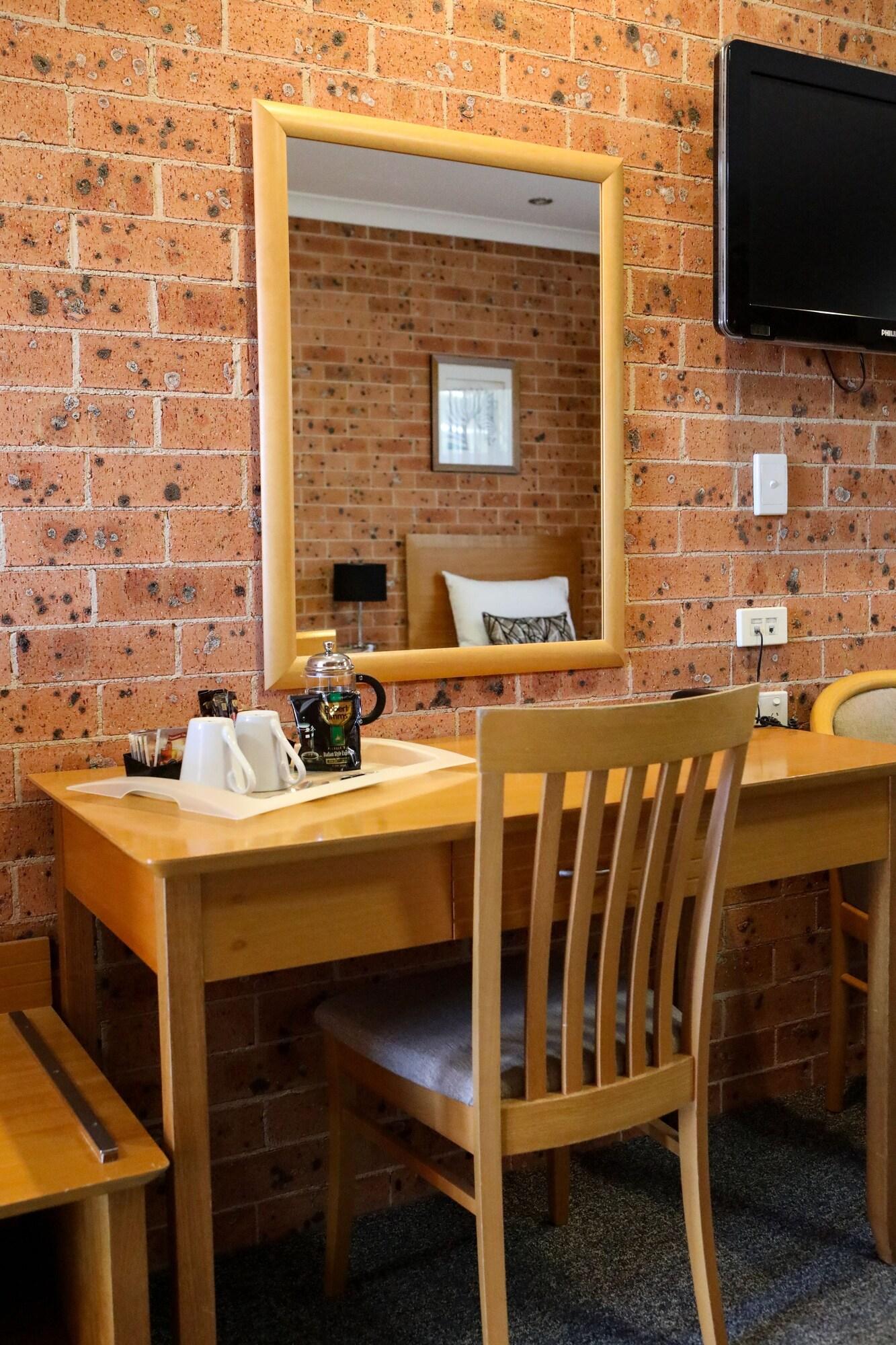 Akuna Motor Inn by null