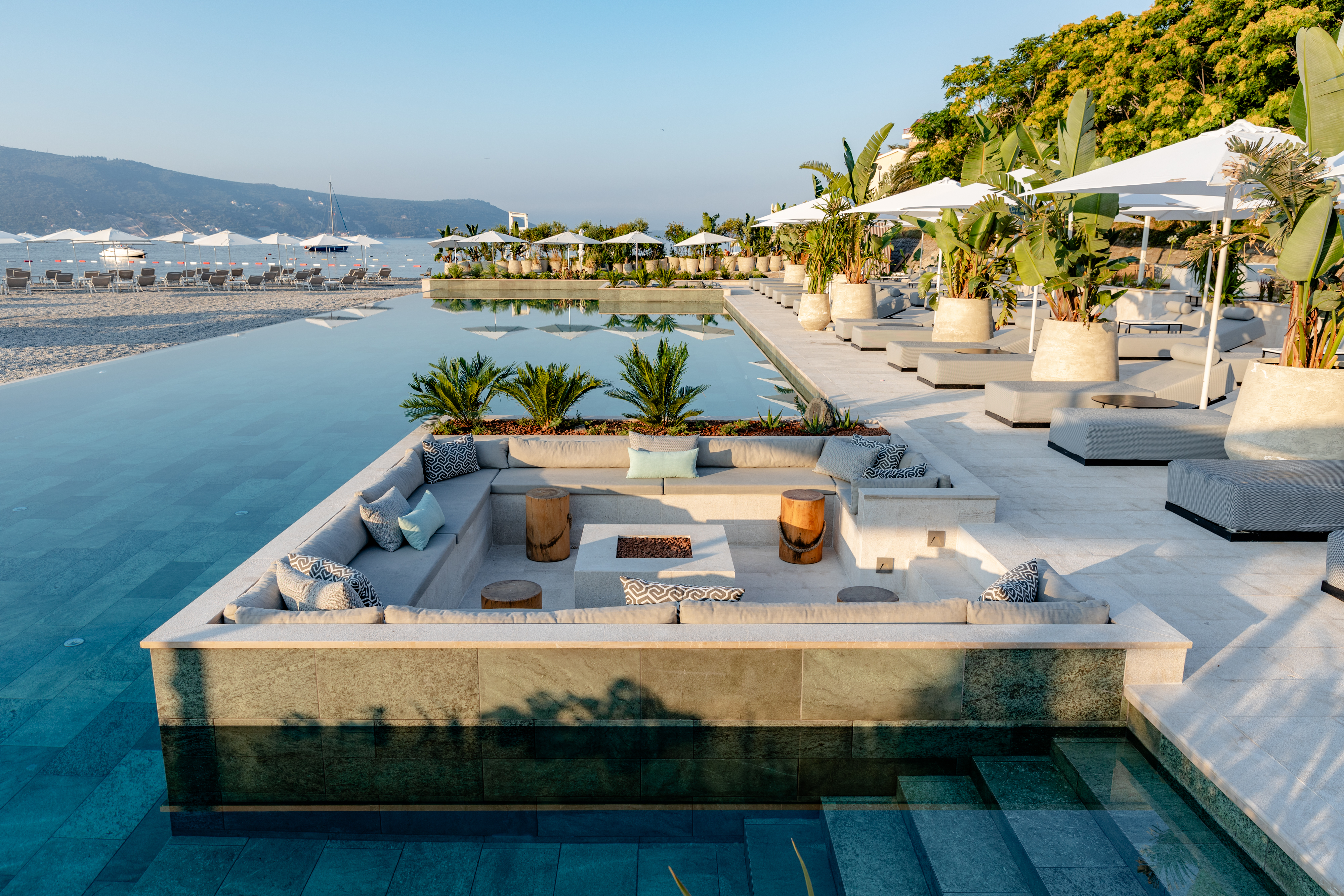 Lazure Hotel & Marina by null