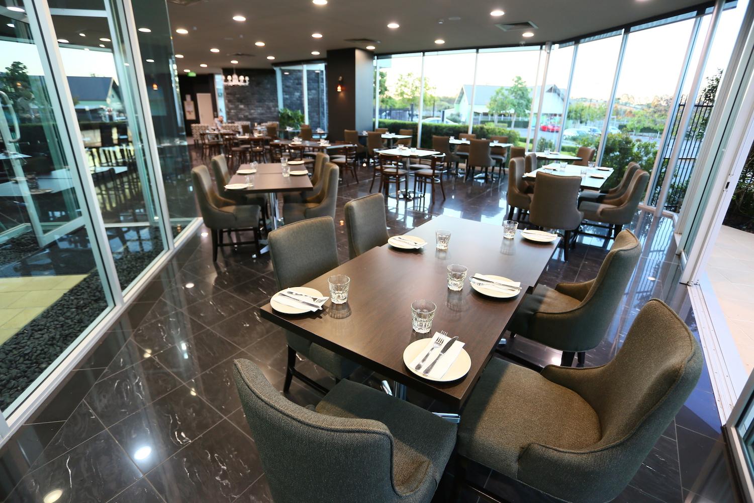 Springfield Lakes Hotel