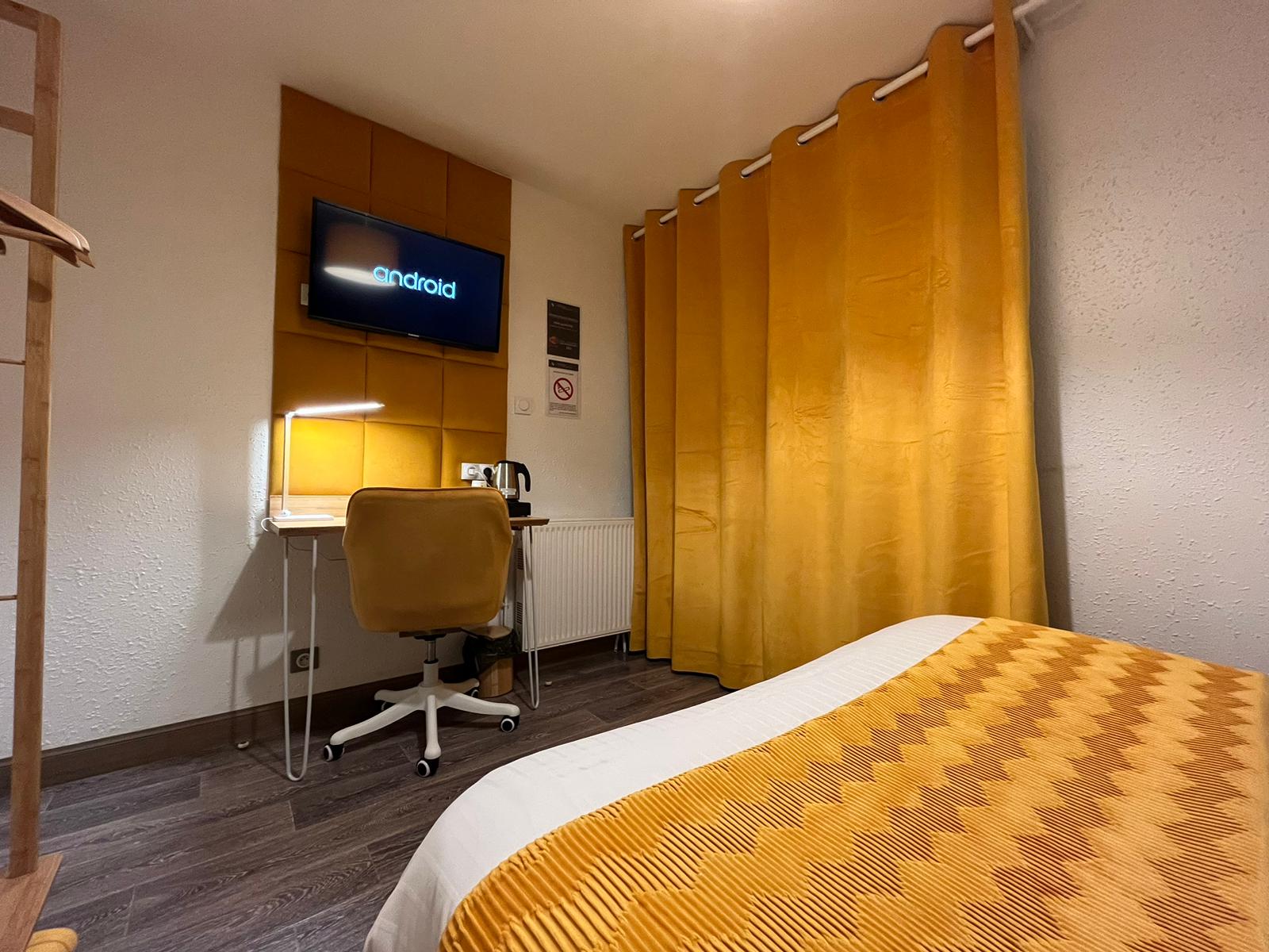 Cit'Hôtel Le Cheval Blanc Cognac centre by null